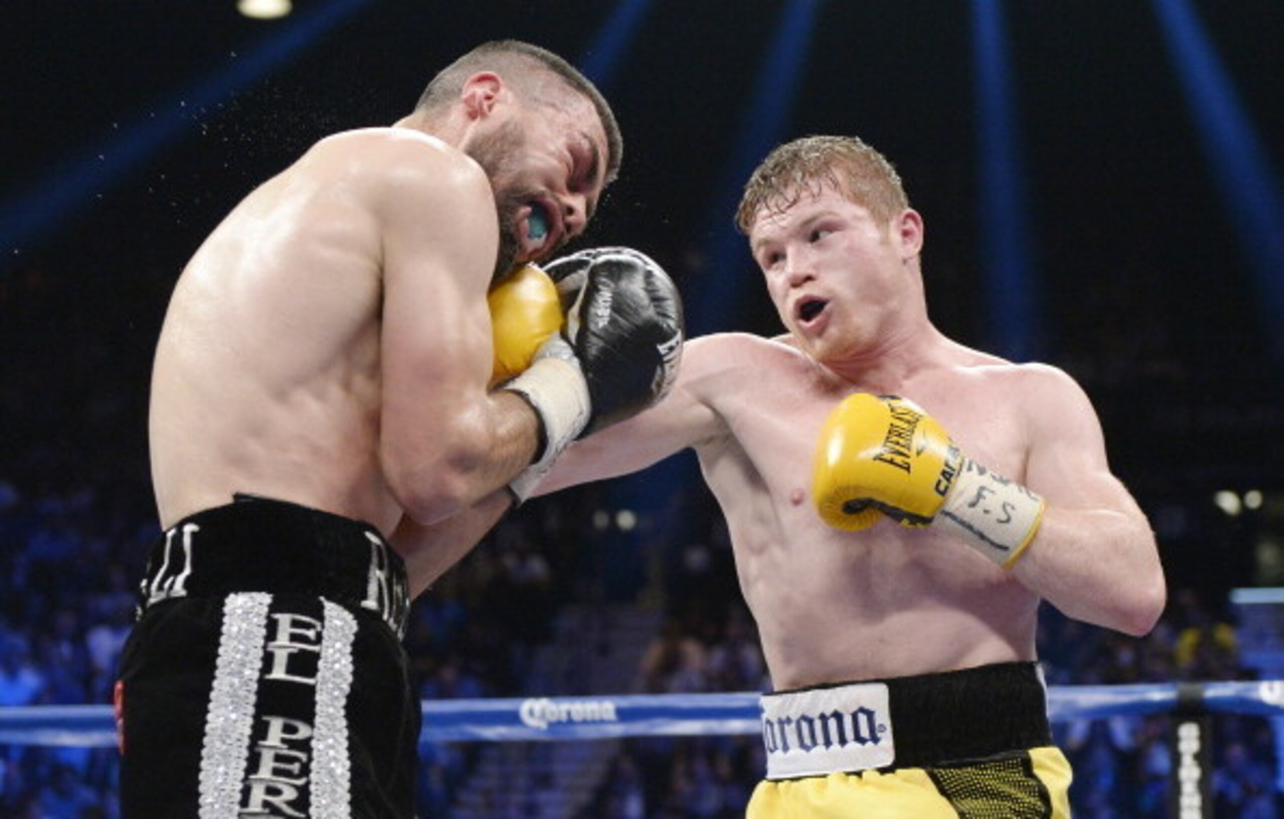 Alvarez dominated Angulo.