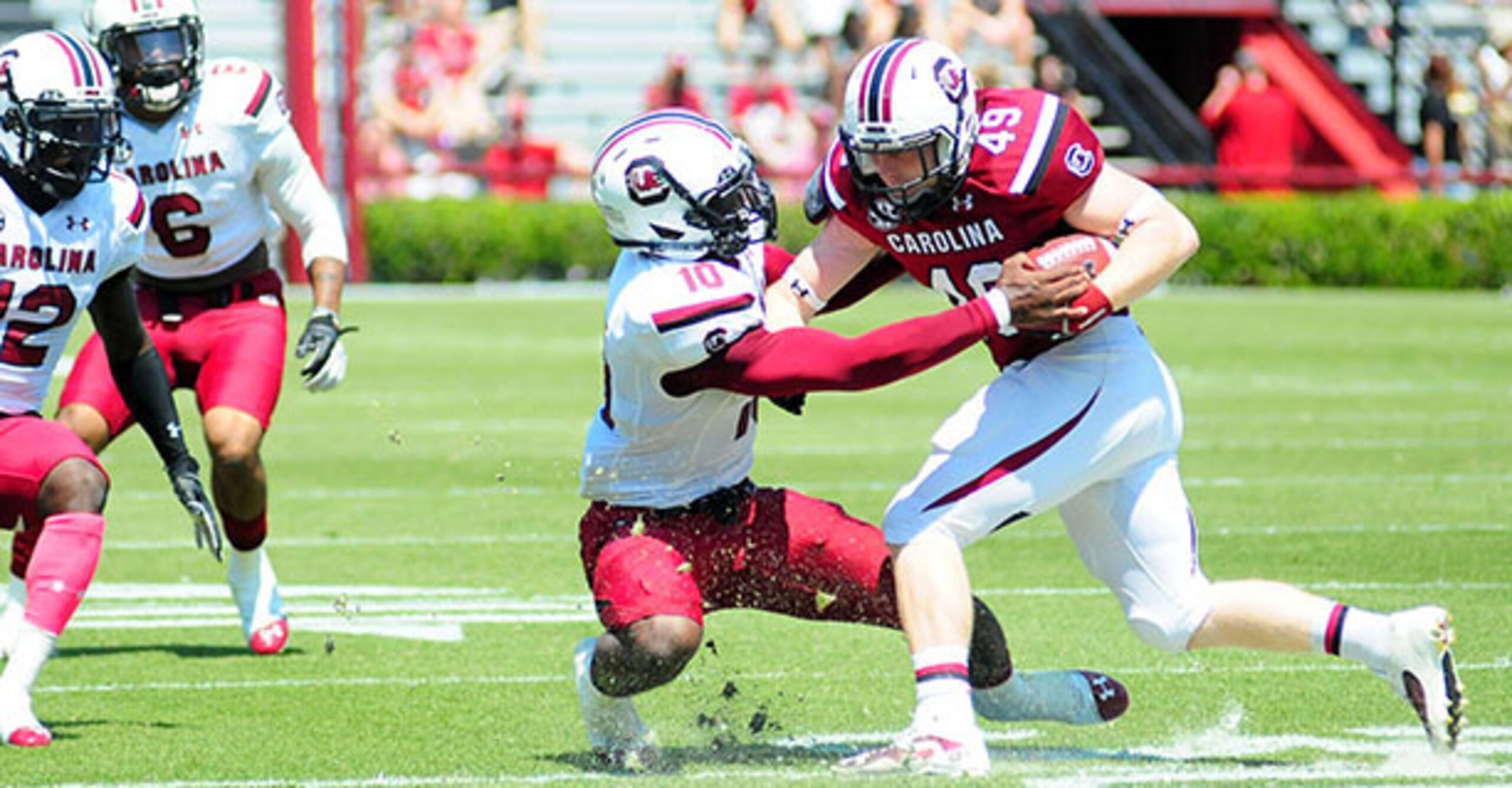 Skai Moore (10) brings down Devin Potter in the spring game.