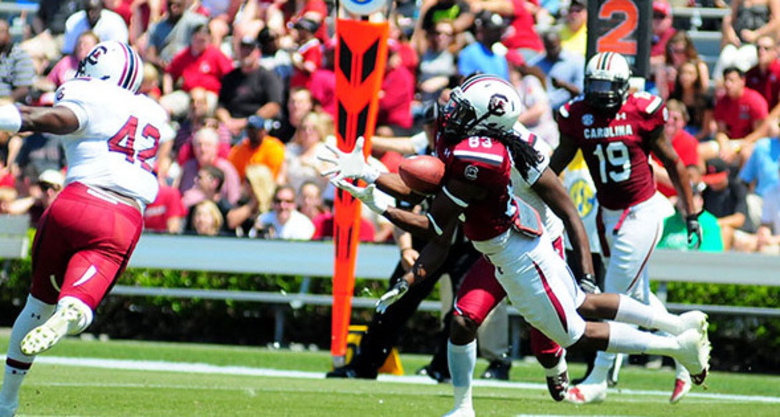 Carlton Heard (No. 83) catches a pass in the spring game.