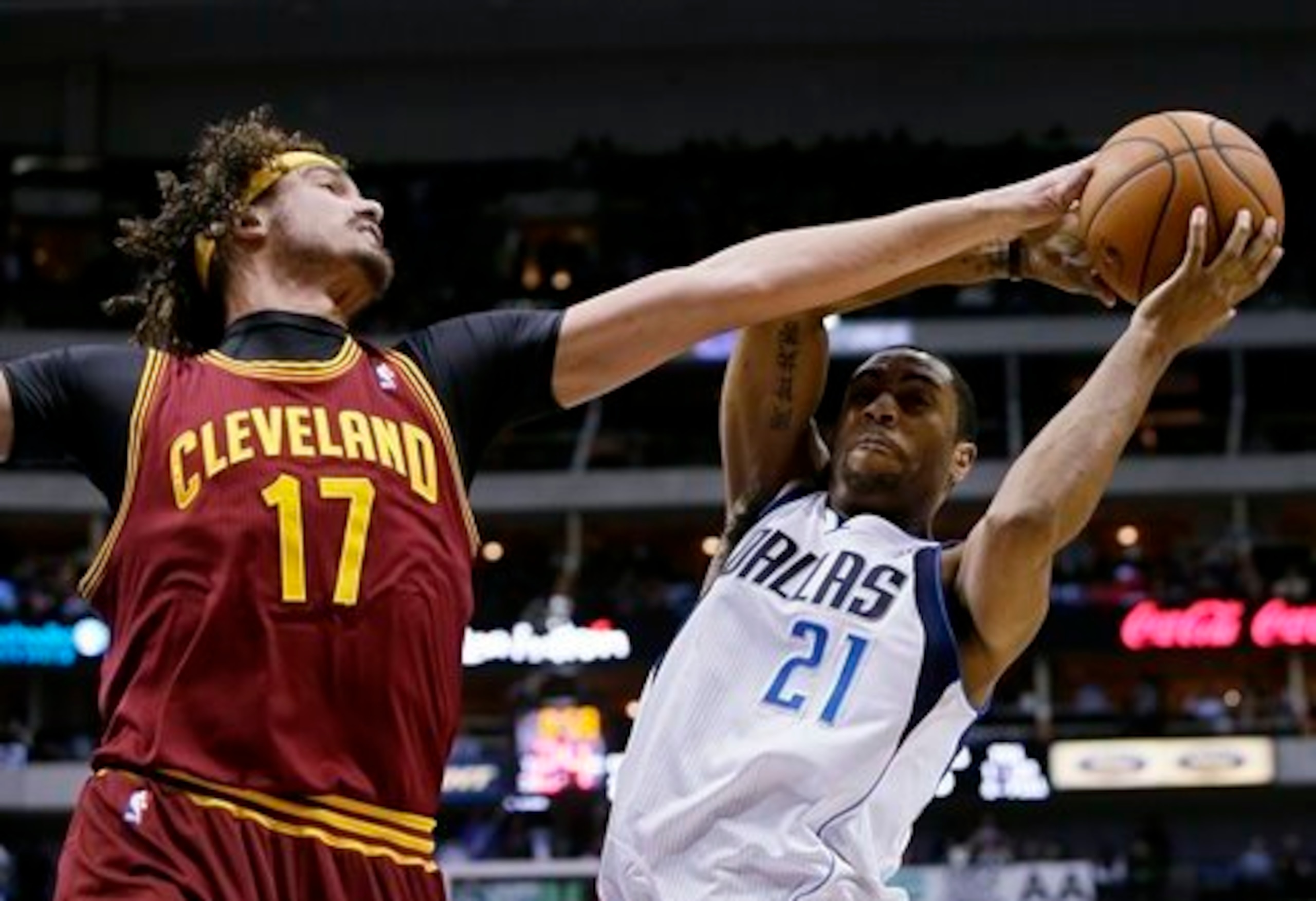 Anderson Varejao blocks Wayne Ellington of the Dallas Mavericks.