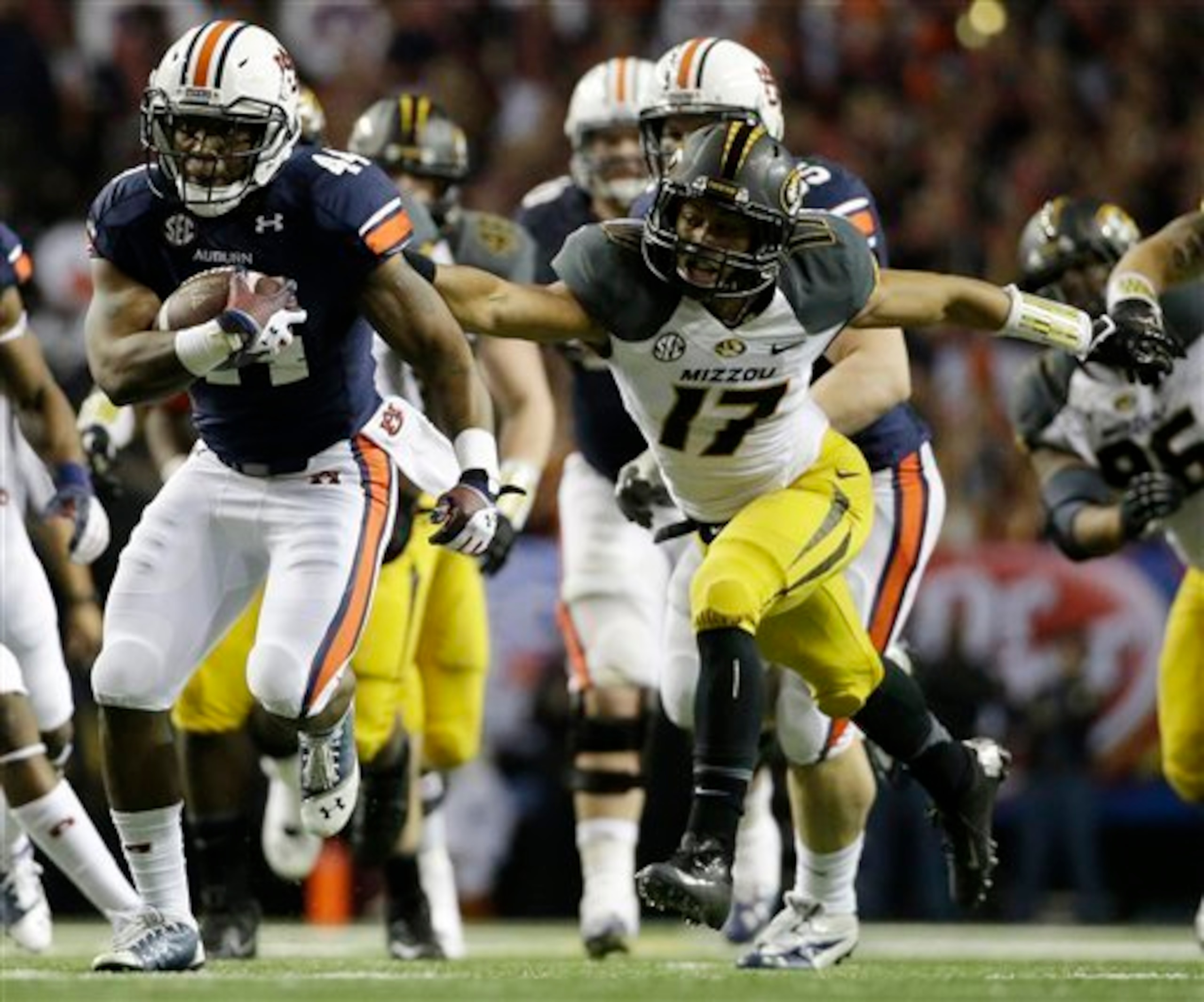 Cameron Artis-Payne is battling to become Auburn's starting tailback.