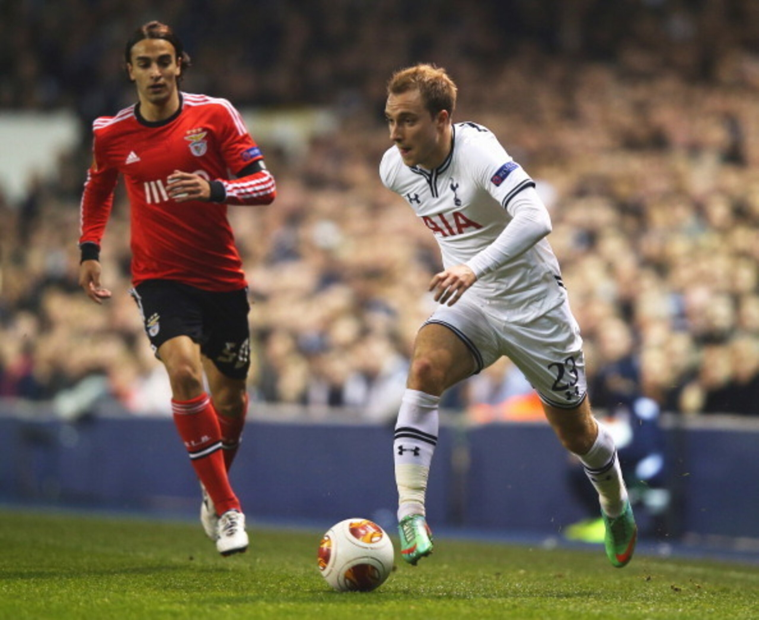 Christian Eriksen comes in from the left against Benfica.