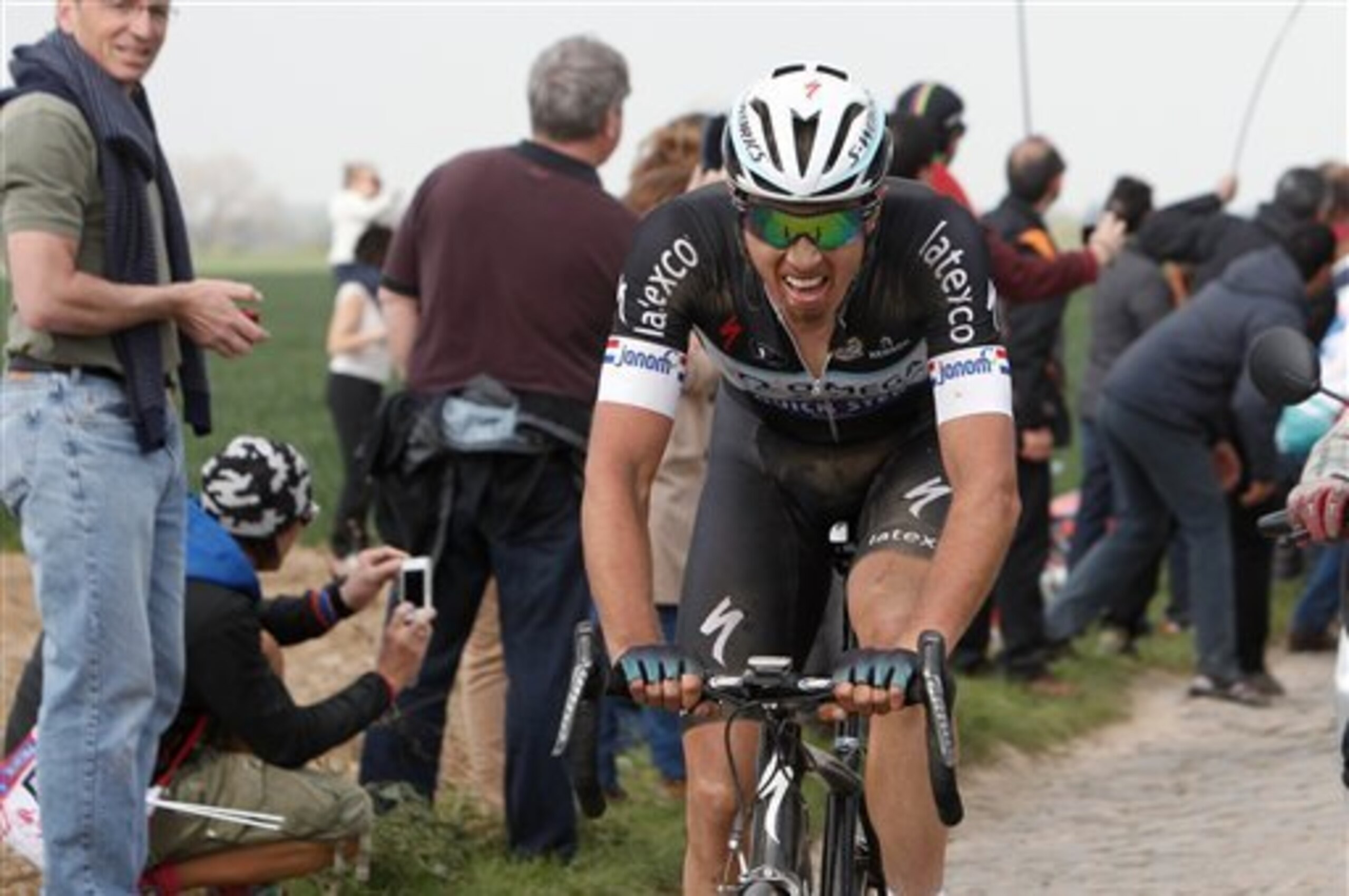 Niki Terpstra powered to a hard-fought win in Paris-Roubaix.