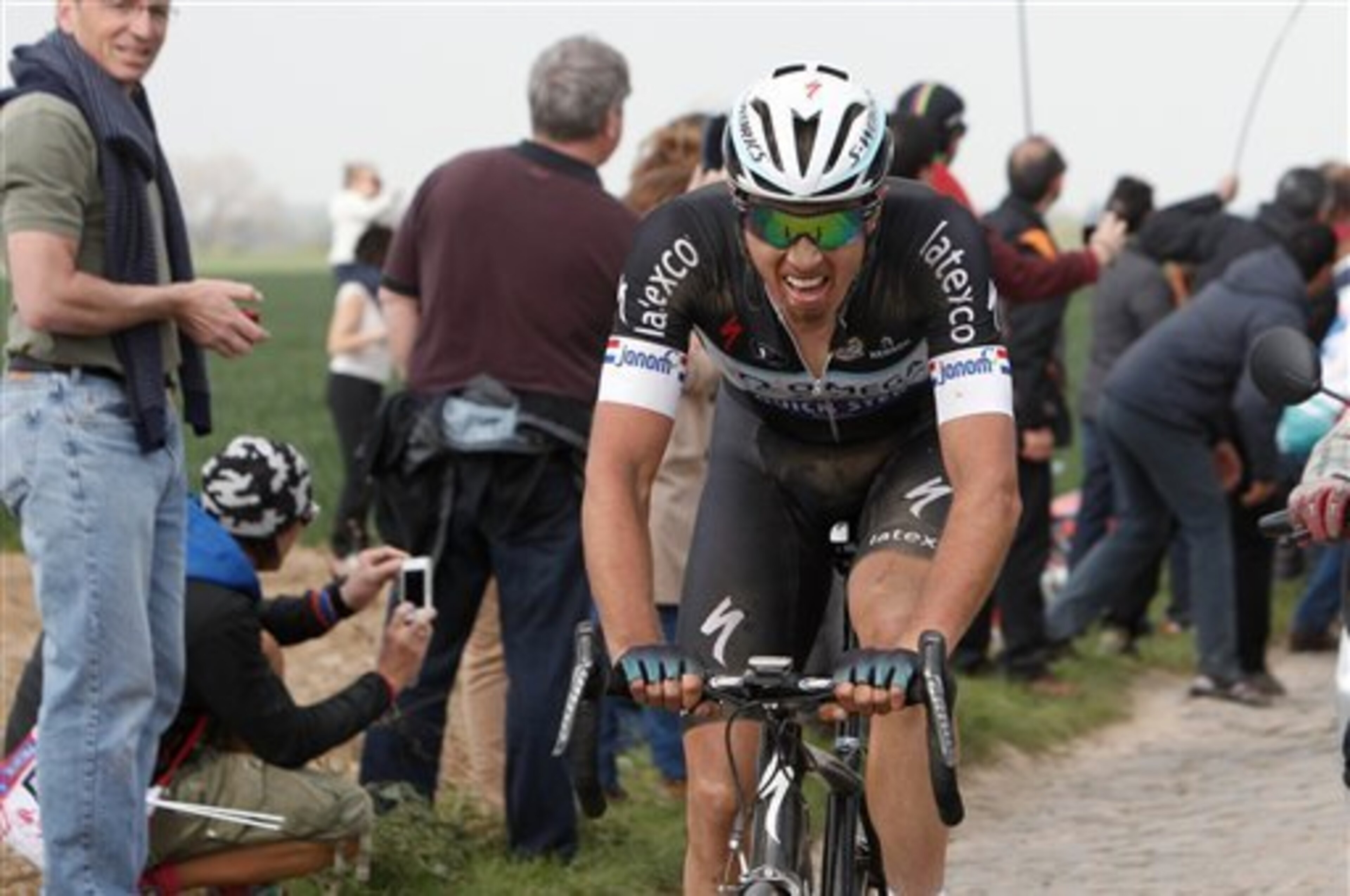 Niki Terpstra powered to a hard-fought win in Paris-Roubaix.
