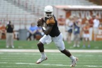 Quarterback Tyrone Swoopes in Texas' spring game. Quarterback Tyrone Swoopes in Texas' spring game.
