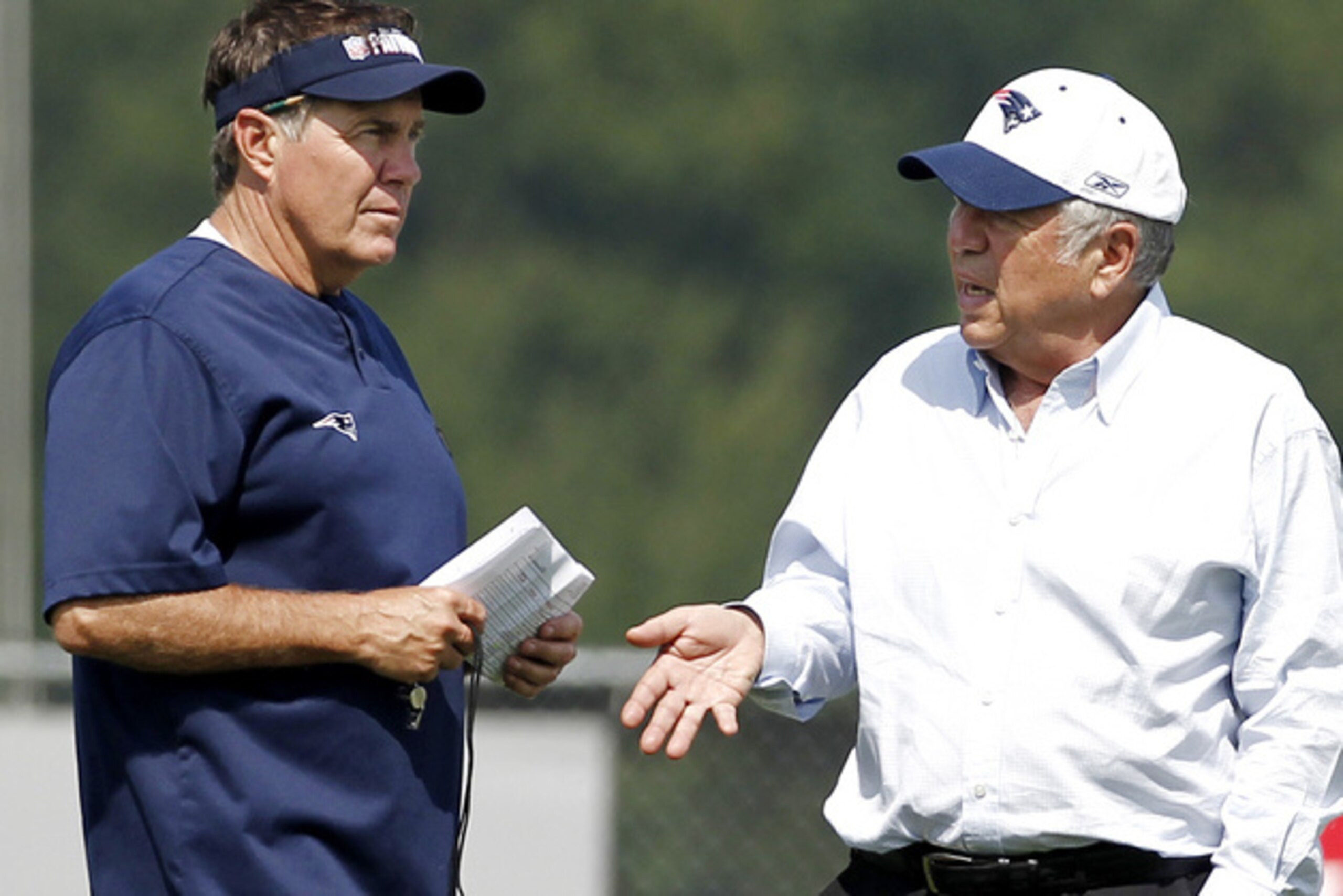 Patriots head coach Bill Belichick (left) and owner Robert Kraft (right) enter their 15th offseason together.