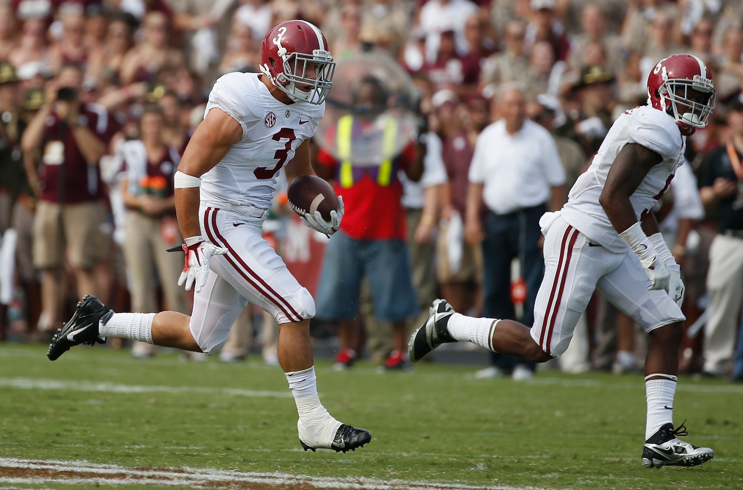 Alabama S Vinnie Sunseri (3, left) would a solid addition to any NFL roster for his smarts and special teams value.