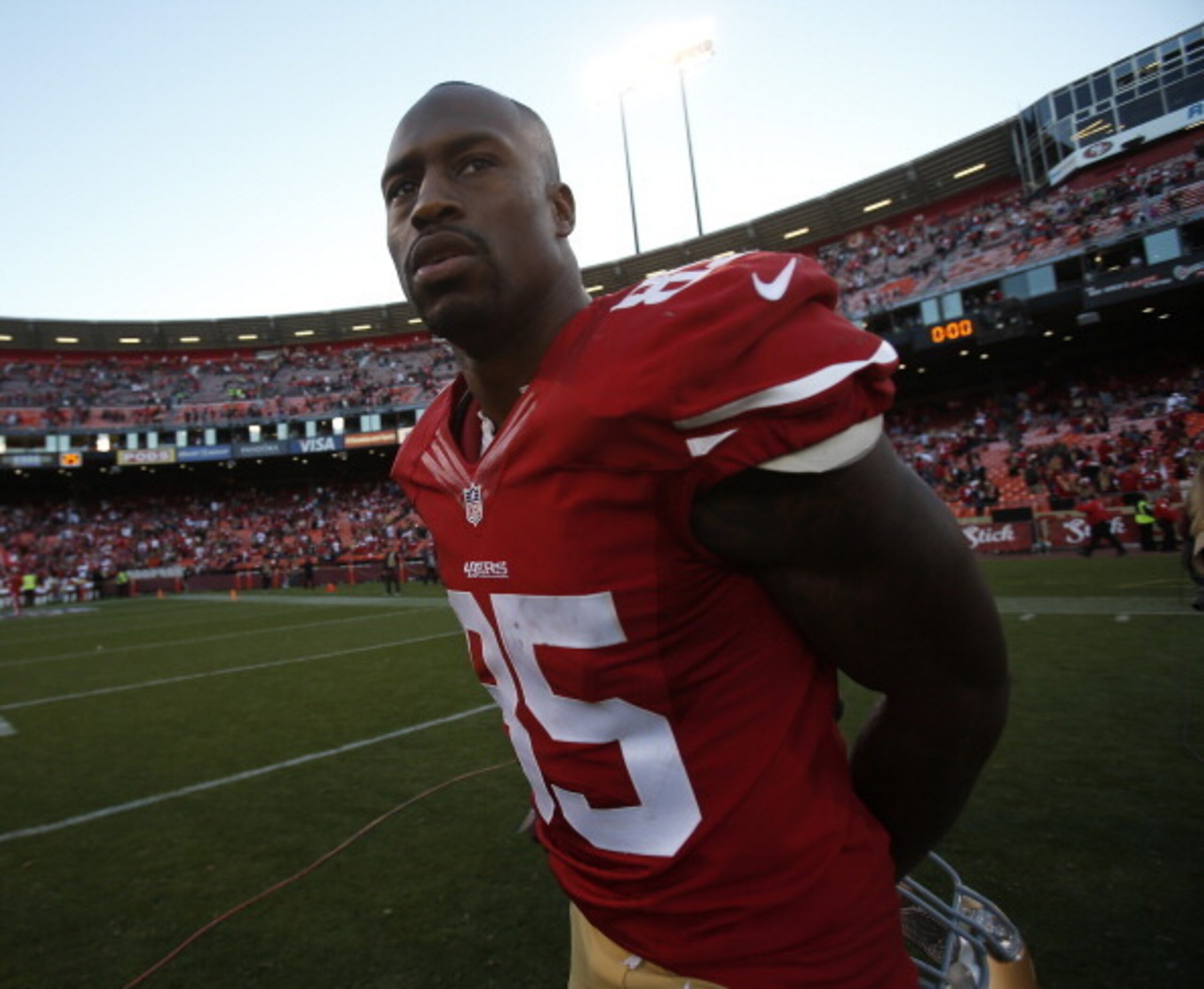 Tight end Vernon Davis remains one of the best in the NFL.