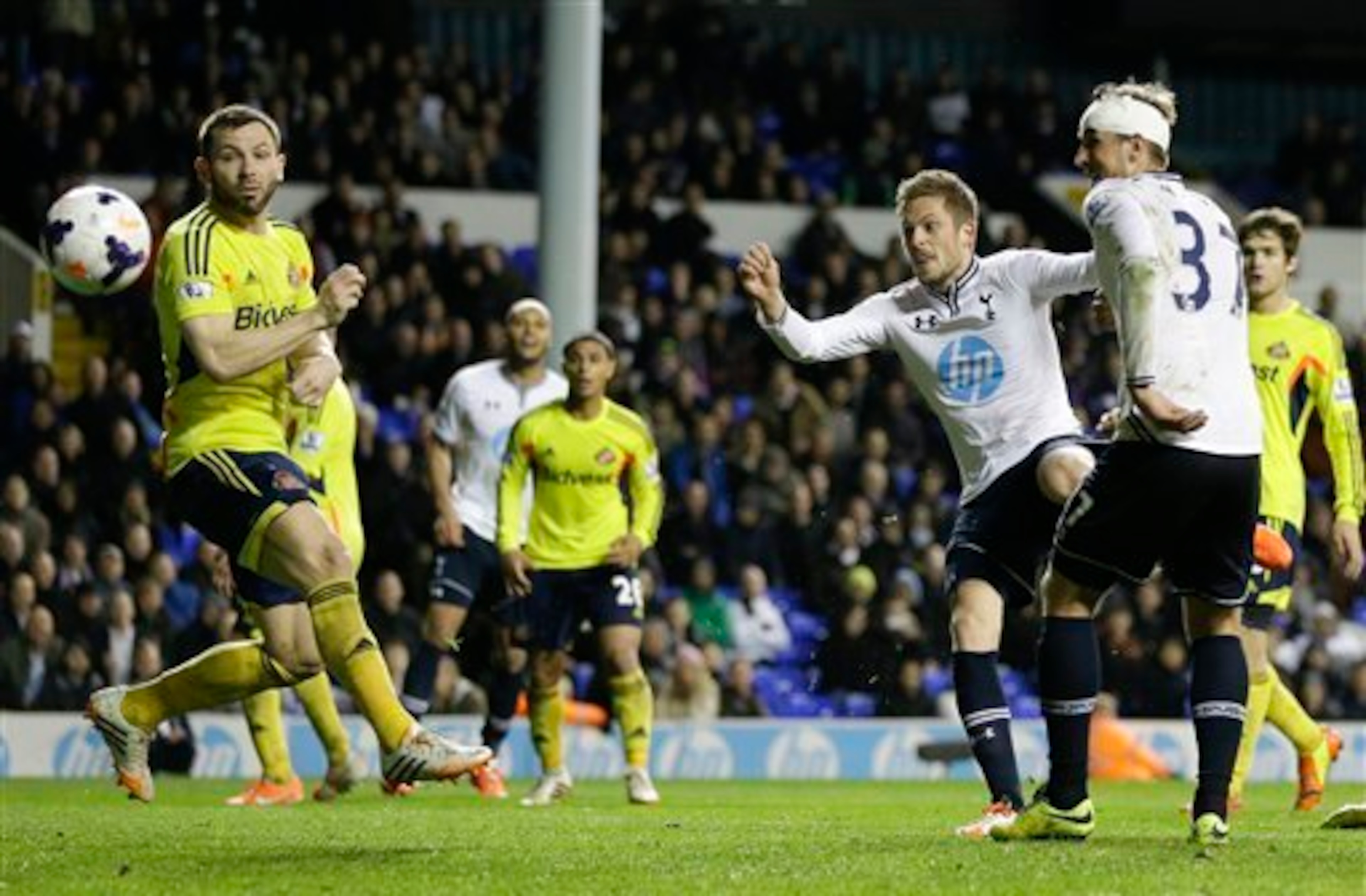 Sigurdsson makes it five for Spurs versus Sunderland.