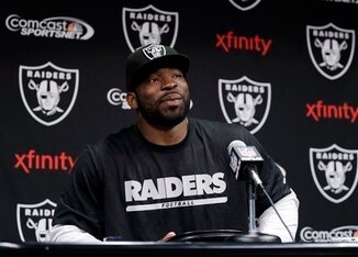 Justin Tuck Will Wear the Silver and Black in 2014