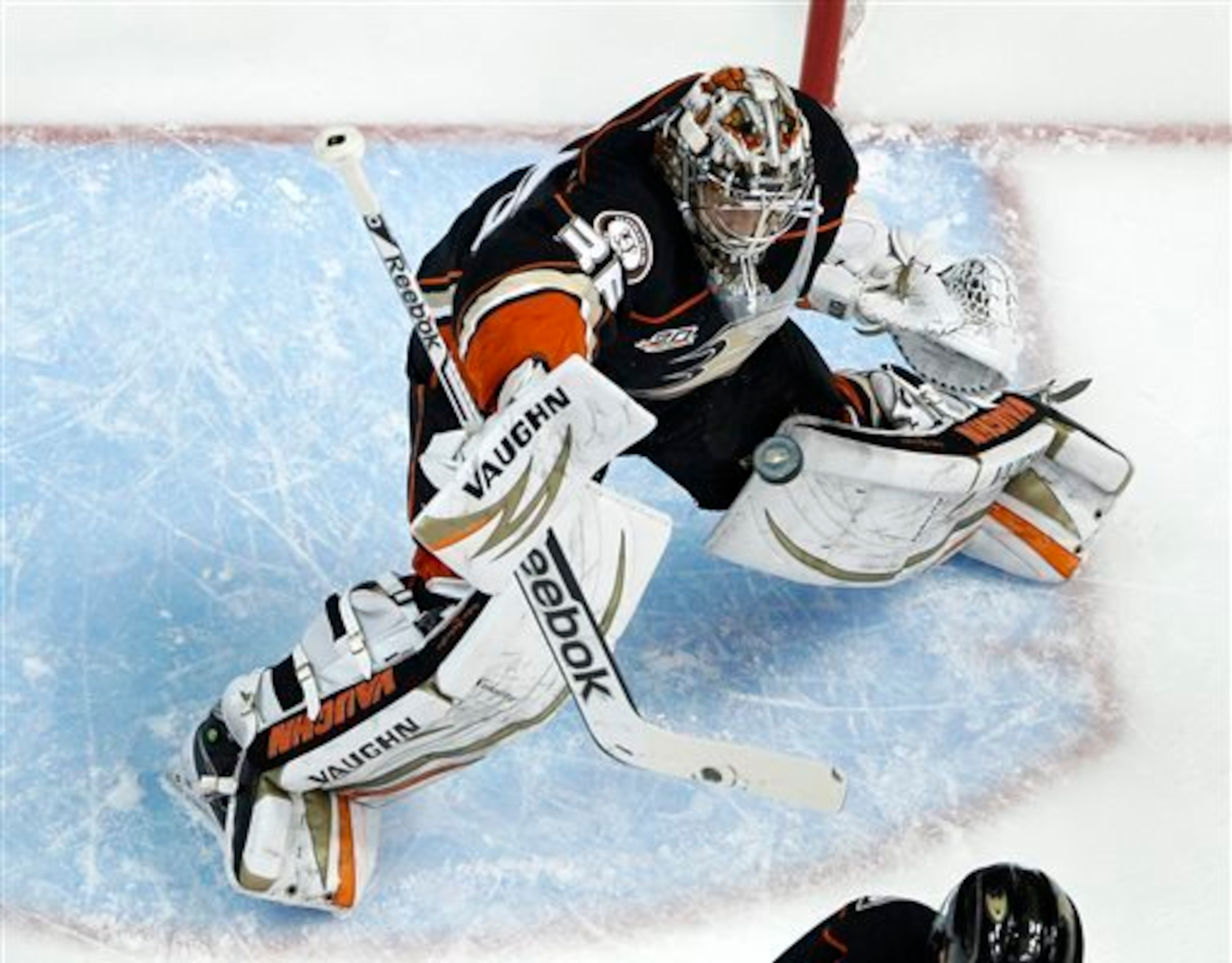 John Gibson made 39 saves for the Ducks.
