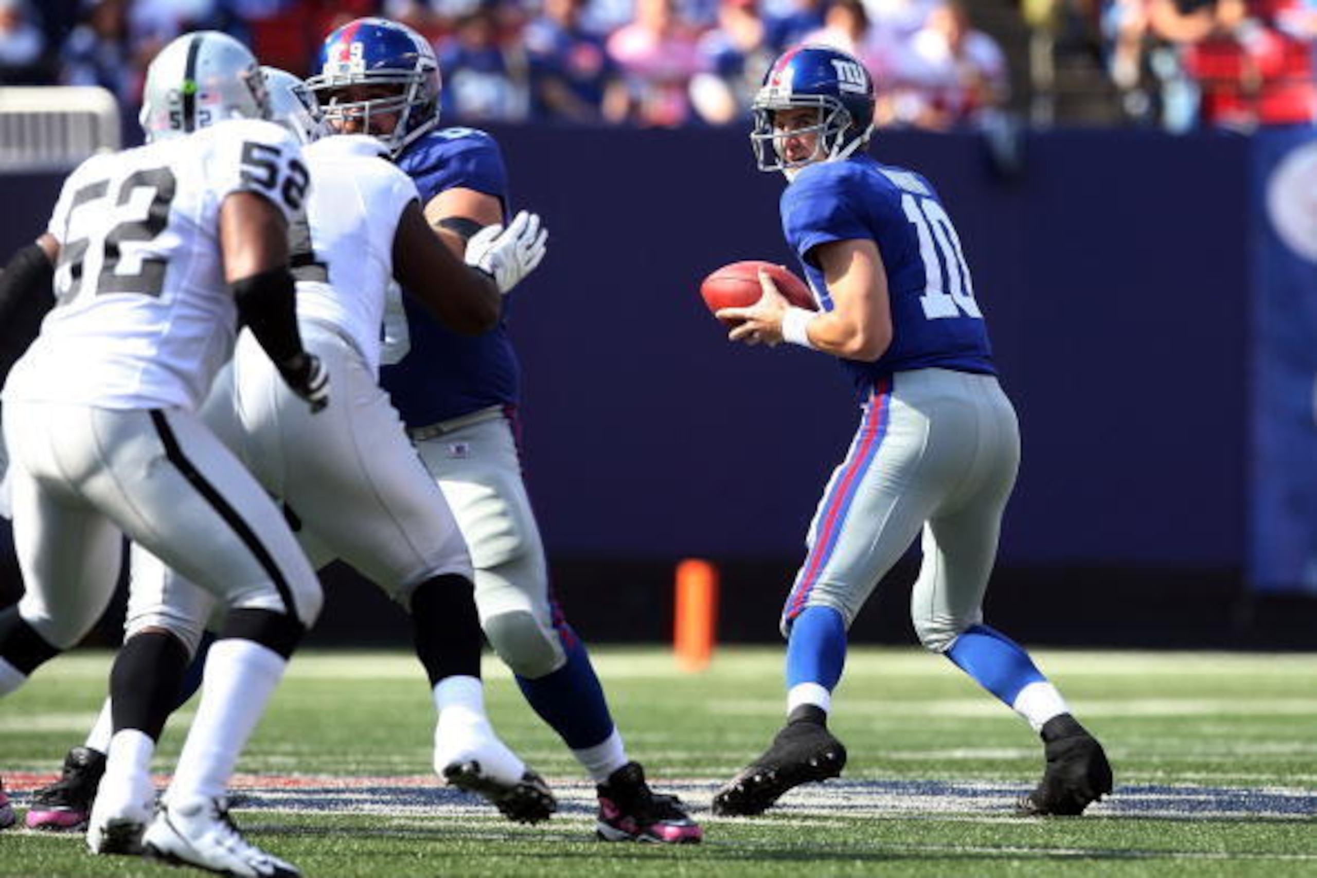 Manning needed less than a half to finish a perfect 8-of-10 for 173 yards and two touchdowns. He sat the second half to rest a nagging heel injury, and the Giants won 44-7.