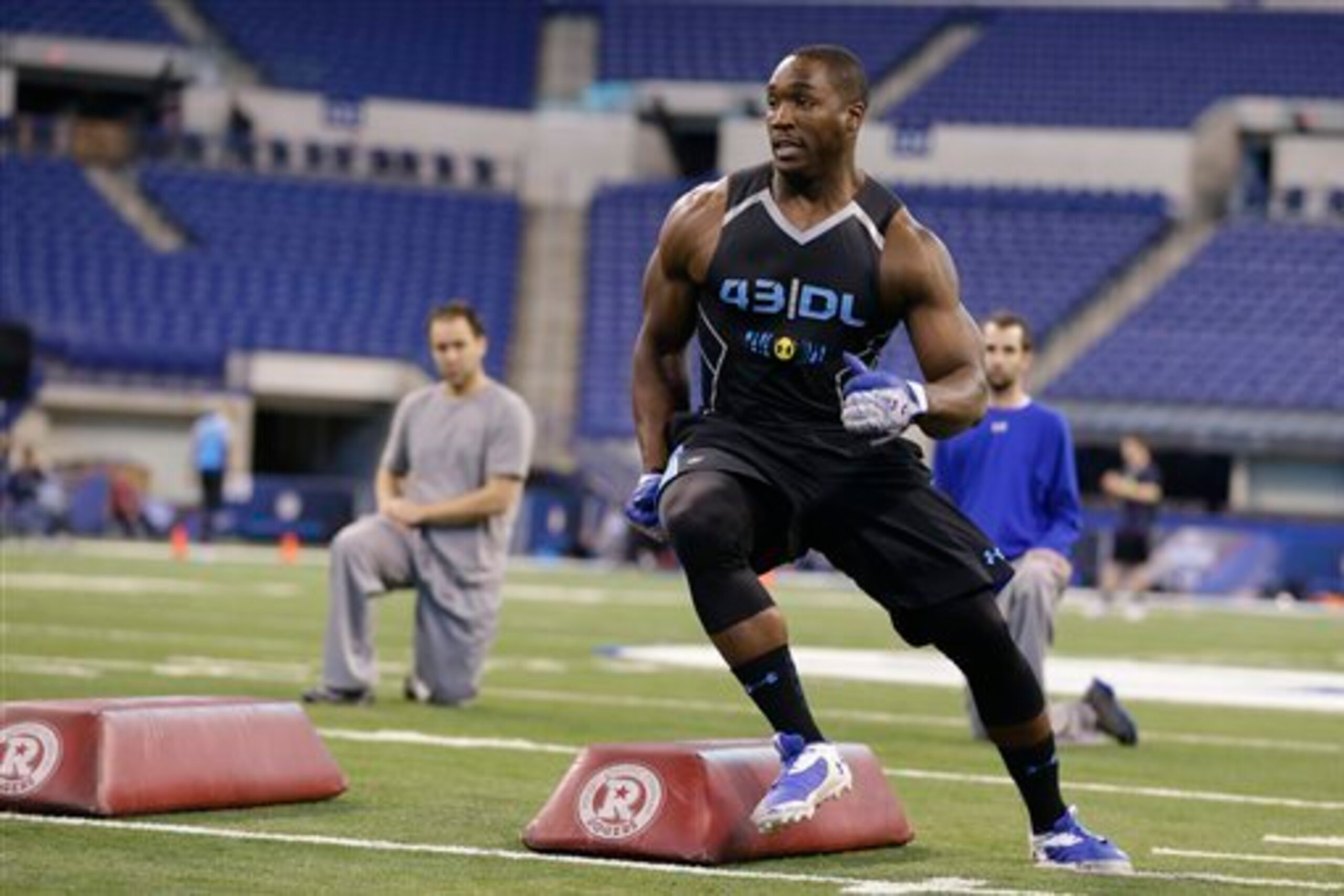 Former DE Chris Smith