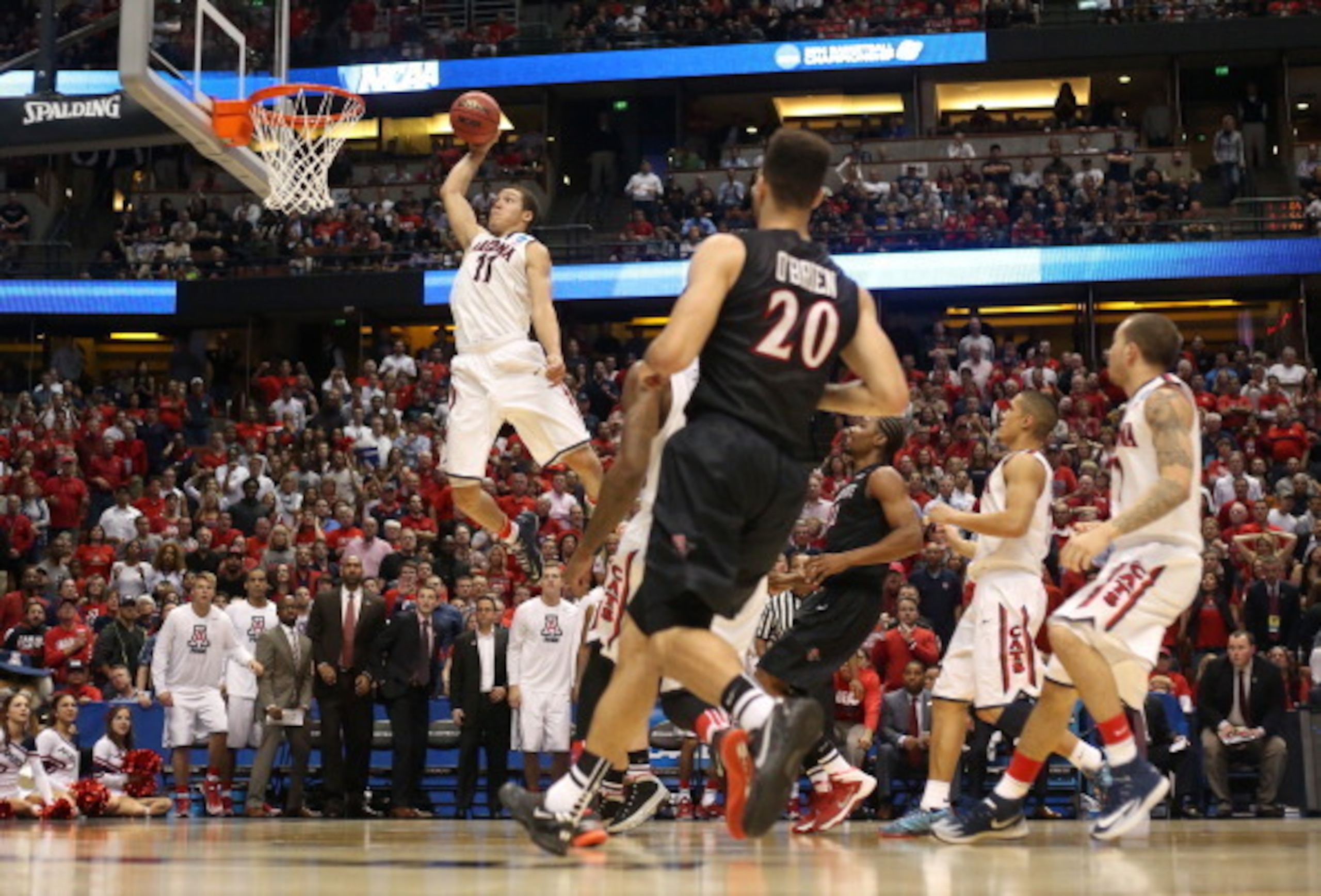 Aaron Gordon throwing down a monster dunk.