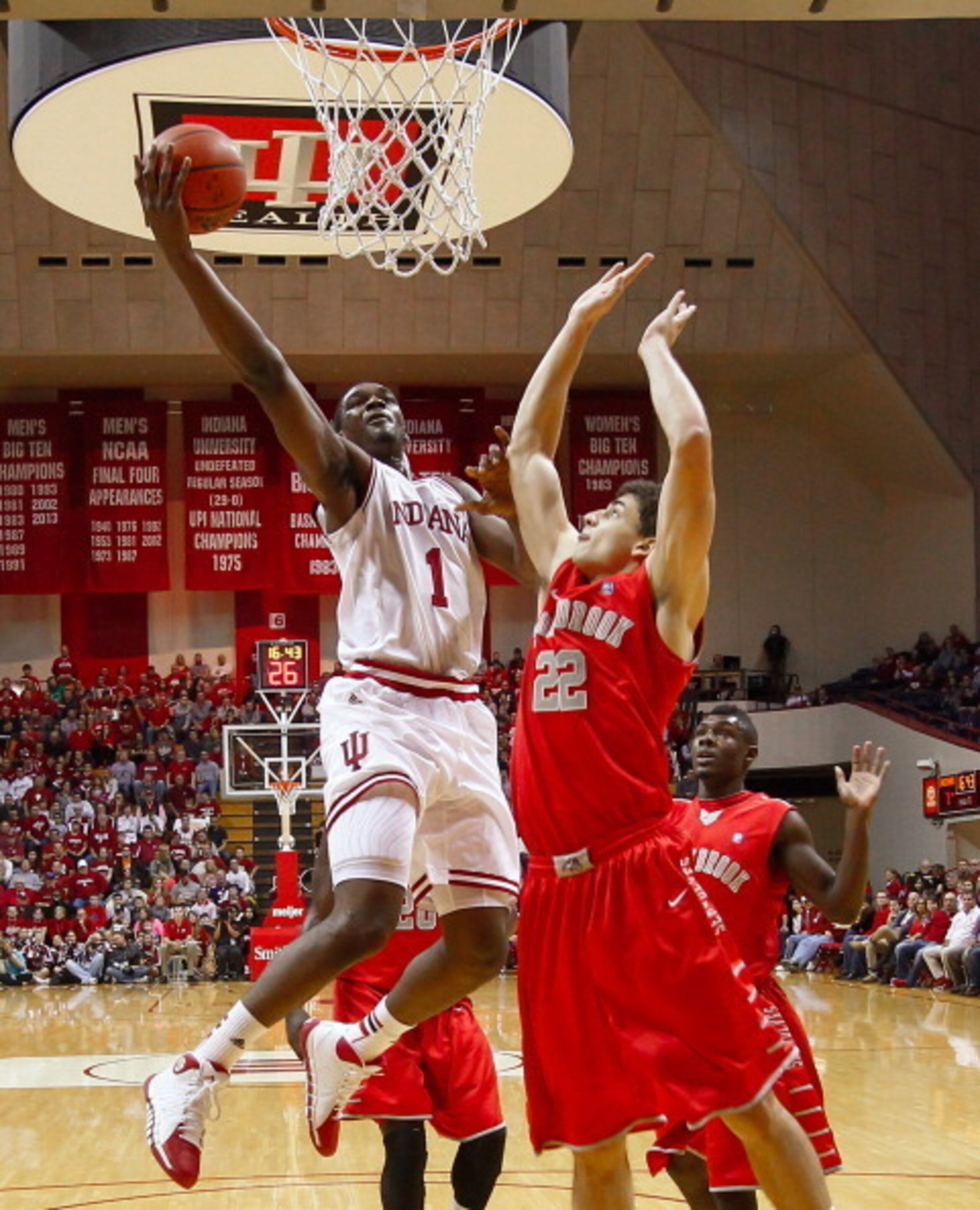 Noah Vonleh lays it in.