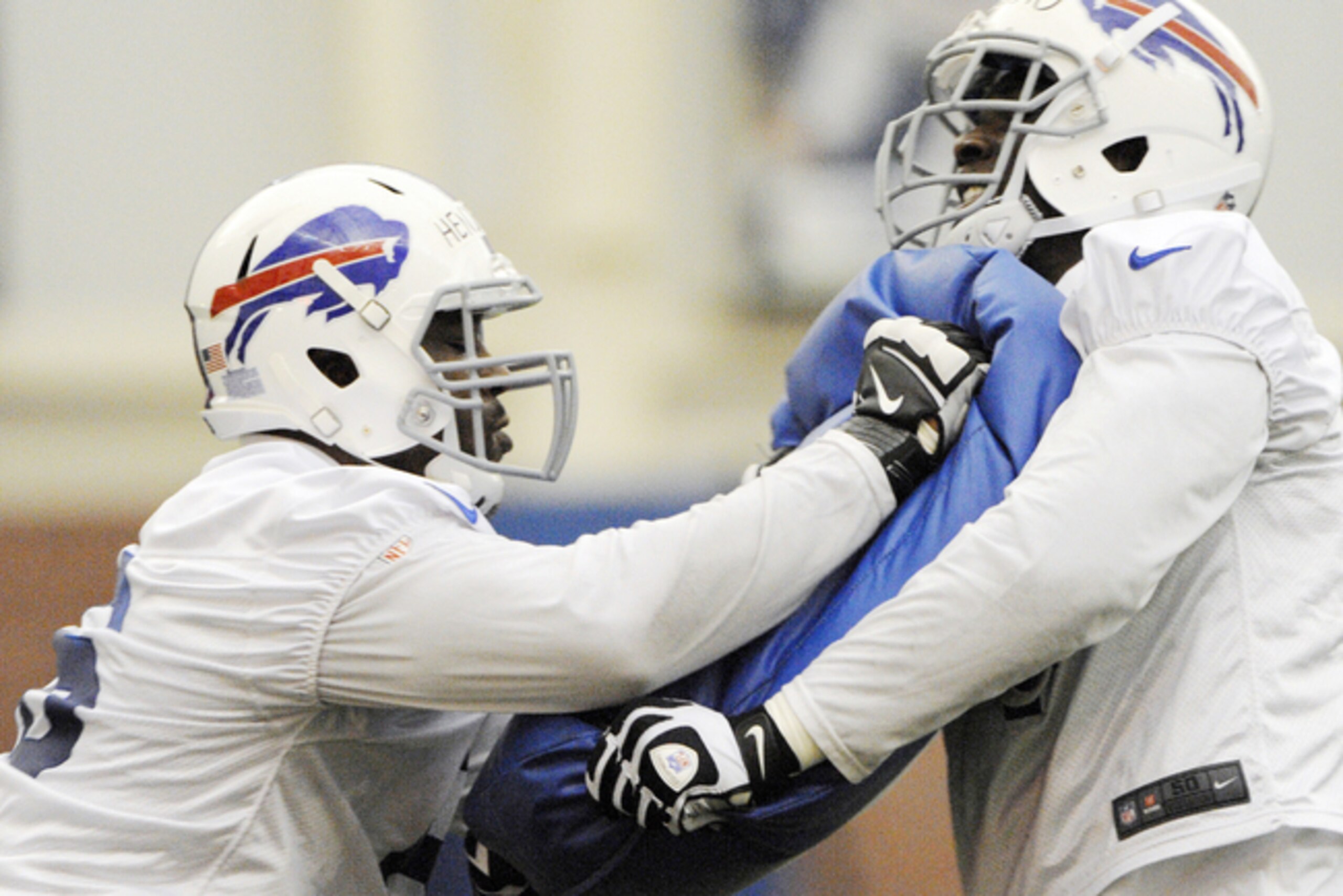 Cyrus Kouandjio and Seantrel Henderson go head-to-head.