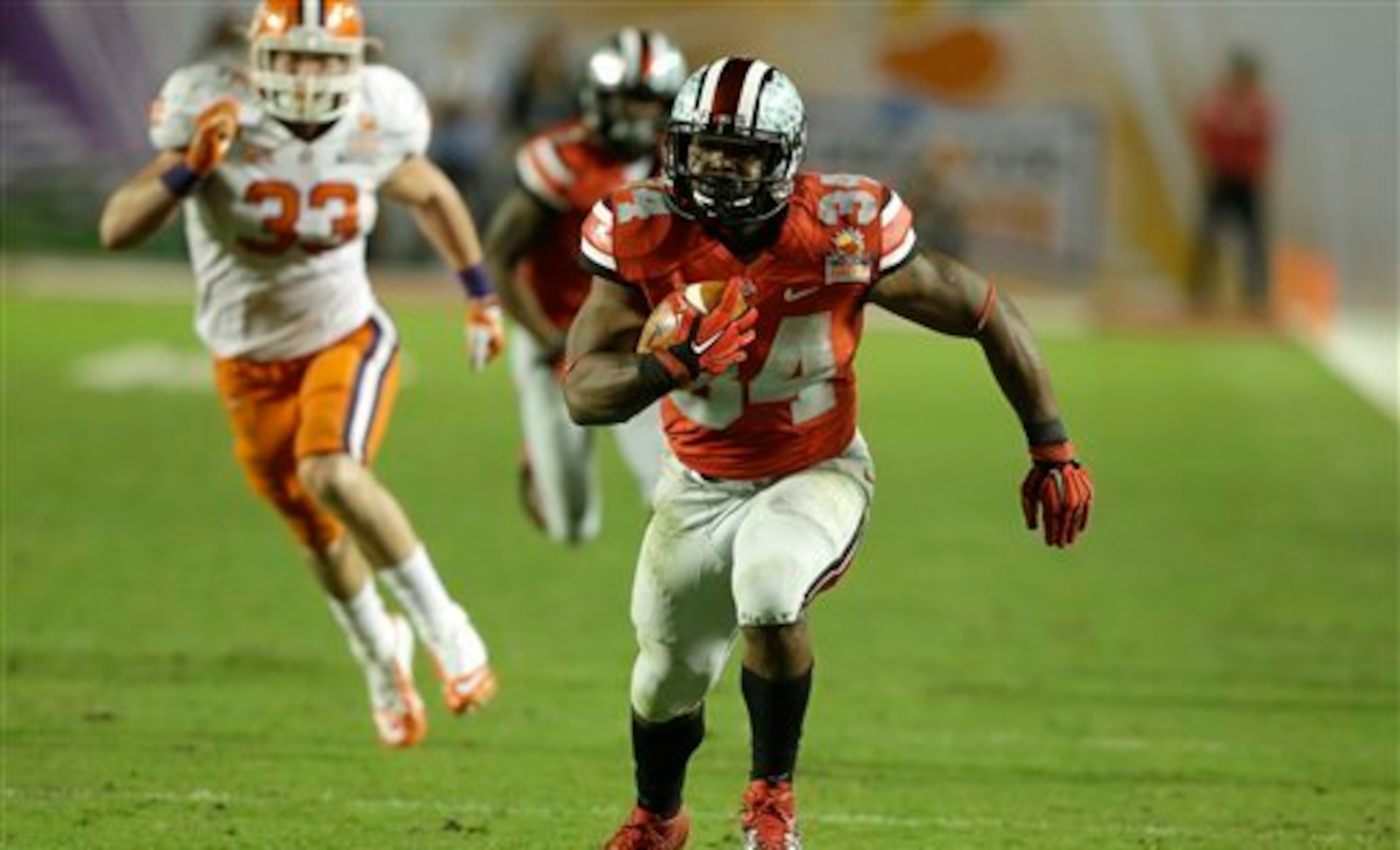 Carlos Hyde was a bruising presence in Ohio State's backfield last fall.