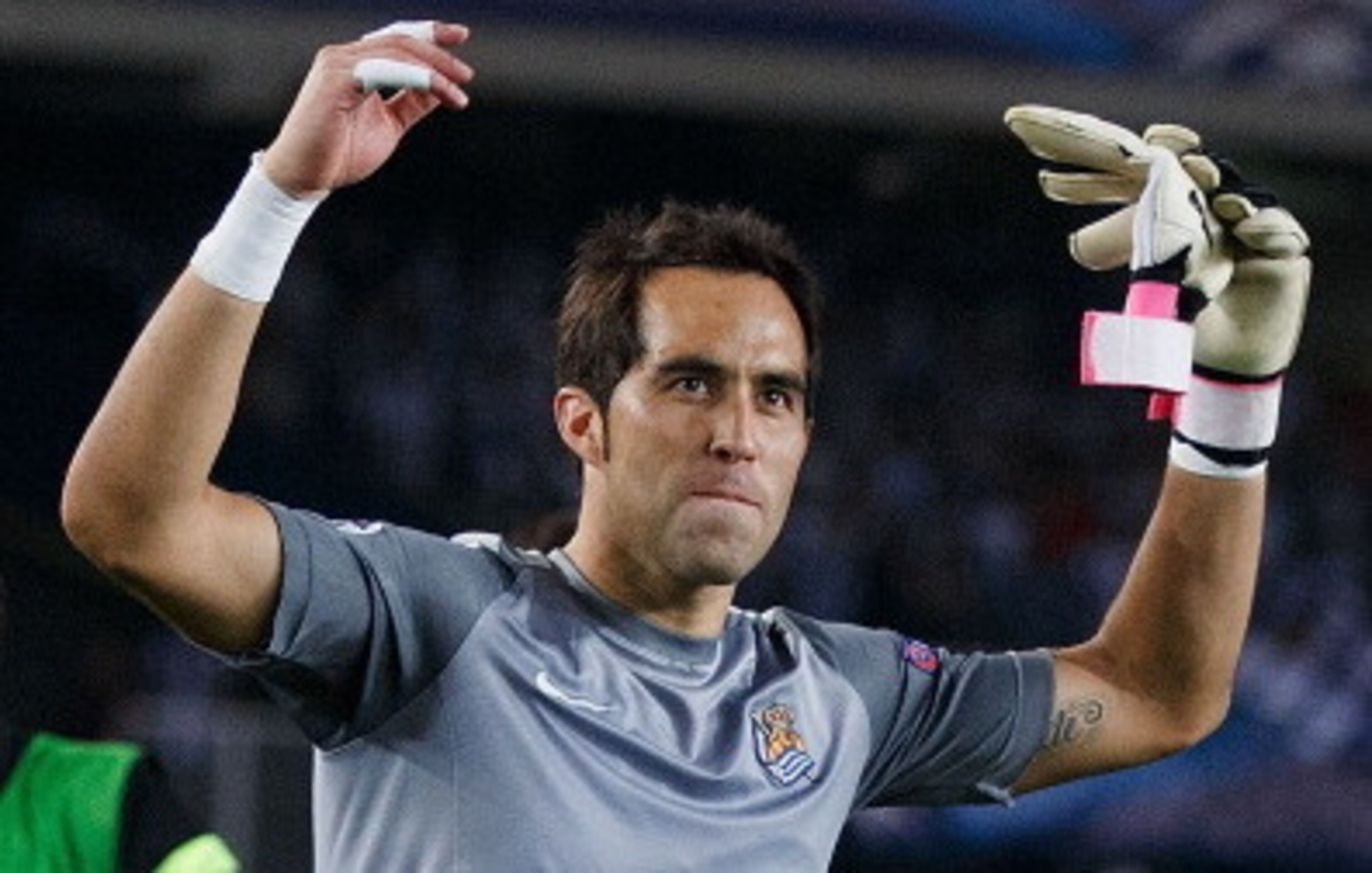 Barcelona have agreed terms with Claudio Bravo. Barcelona have agreed terms with Claudio Bravo.