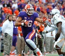 Tight end Jordan Leggett