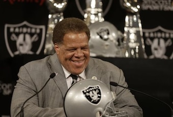 McKenzie's father is Oakland Raiders general manager Reggie McKenzie, who played college football at Tennessee. So did McKenzie's uncle Raleigh