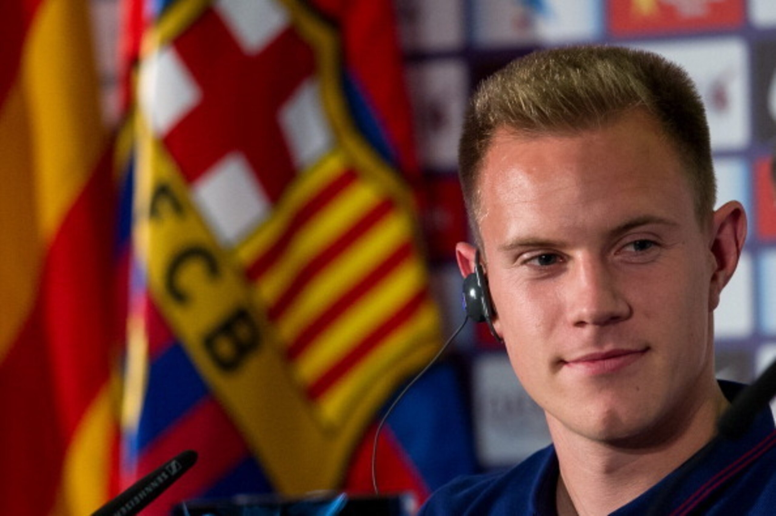 Despite competition for places, ter Stegen will start between the posts.