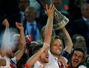 Barcelona representatives are in Seville to conclude the transfer of Ivan Rakitic.