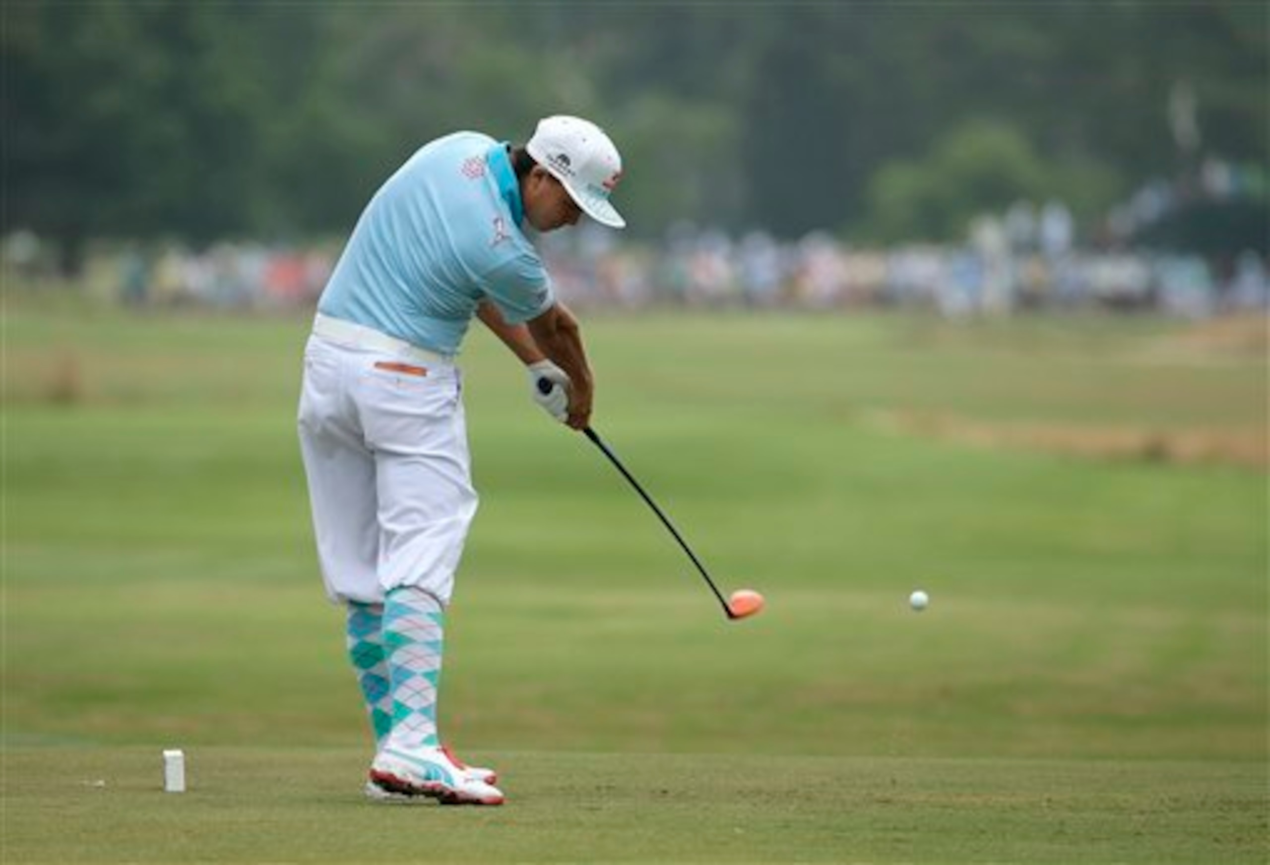 Rickie Fowler honored the late Payne Stewart by wearing an outfit that would have made Stewart proud.