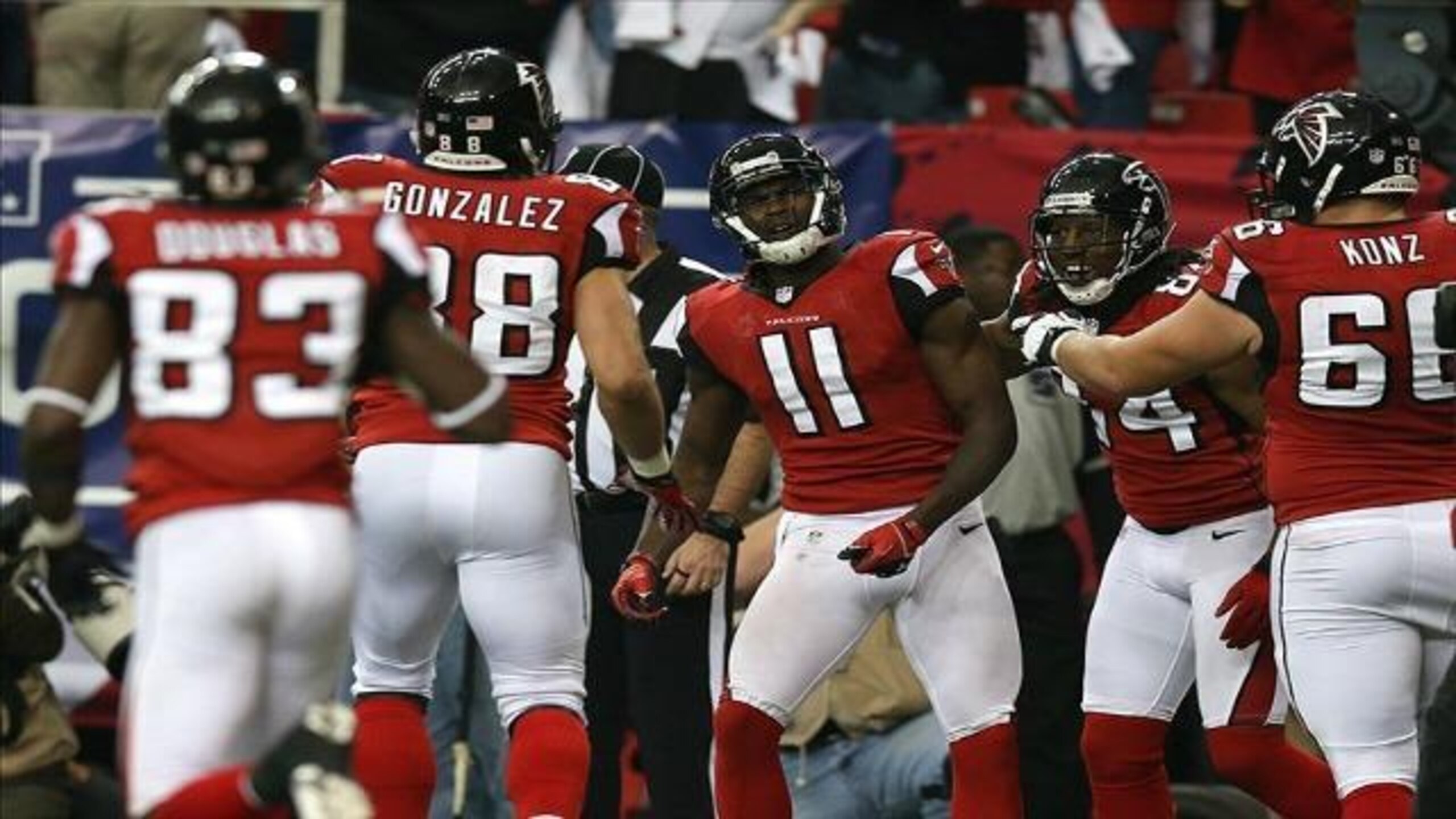 Julio Jones celebrating with teammates