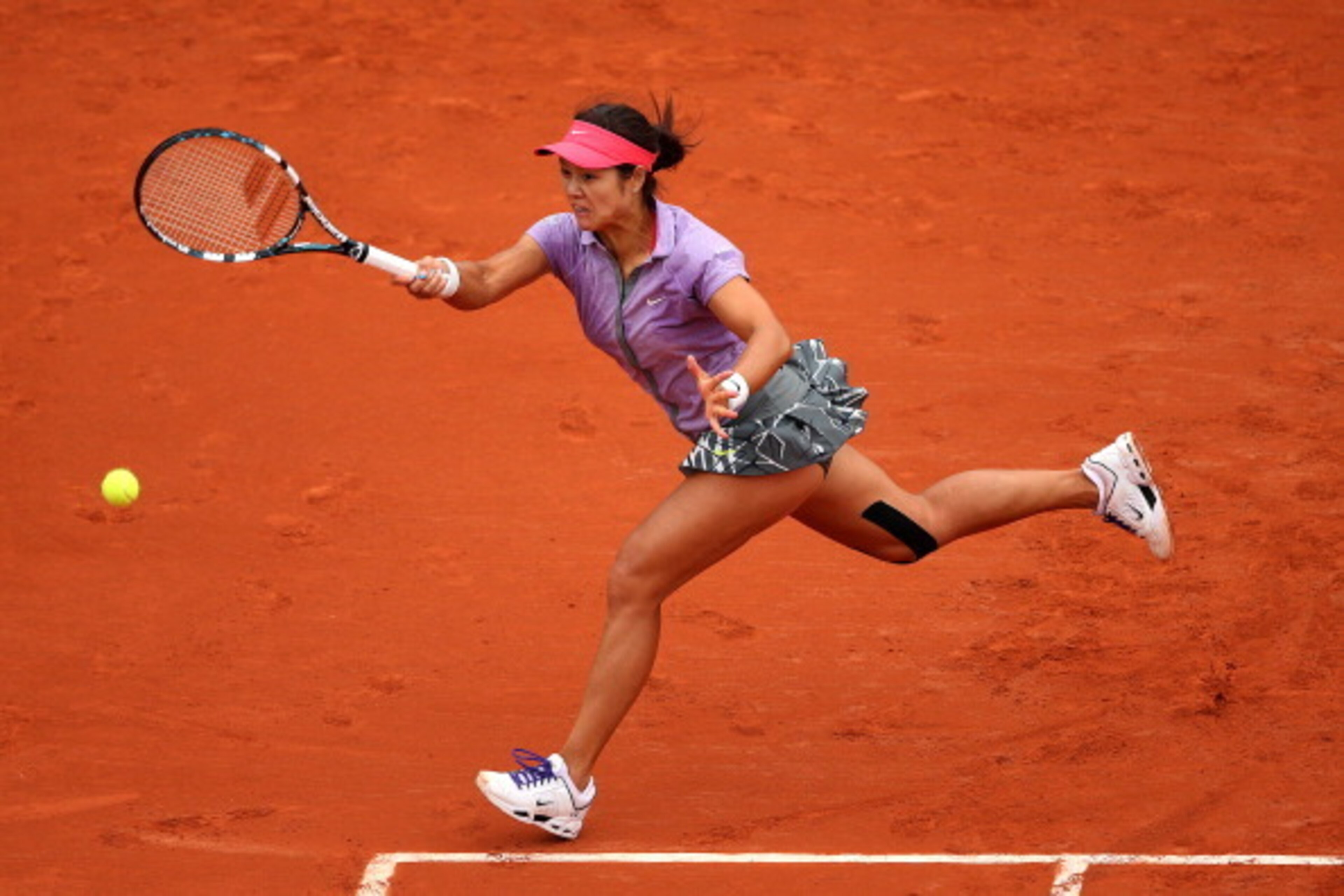Li Na sprints to the ball during her first-round loss at the 2014 French Open.