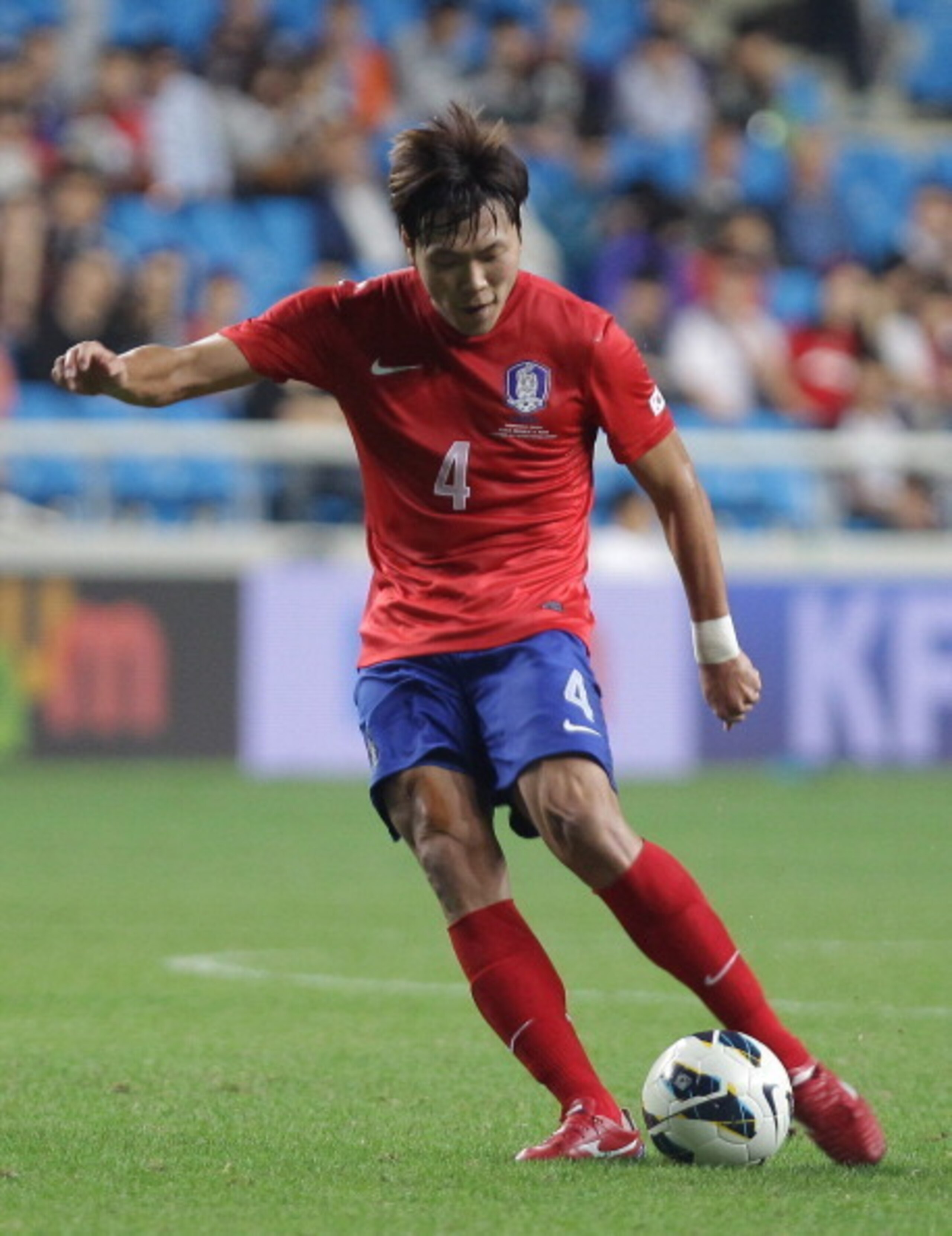 INCHEON, SOUTH KOREA - SEPTEMBER 06:  Kim Young-Gwon of South Korea in action during the international friendly match between South Korea and Haiti at the Incheon Stadium on September 6, 2013 in Incheon, South Korea.  (Photo by Chung Sung-Jun/Getty Images