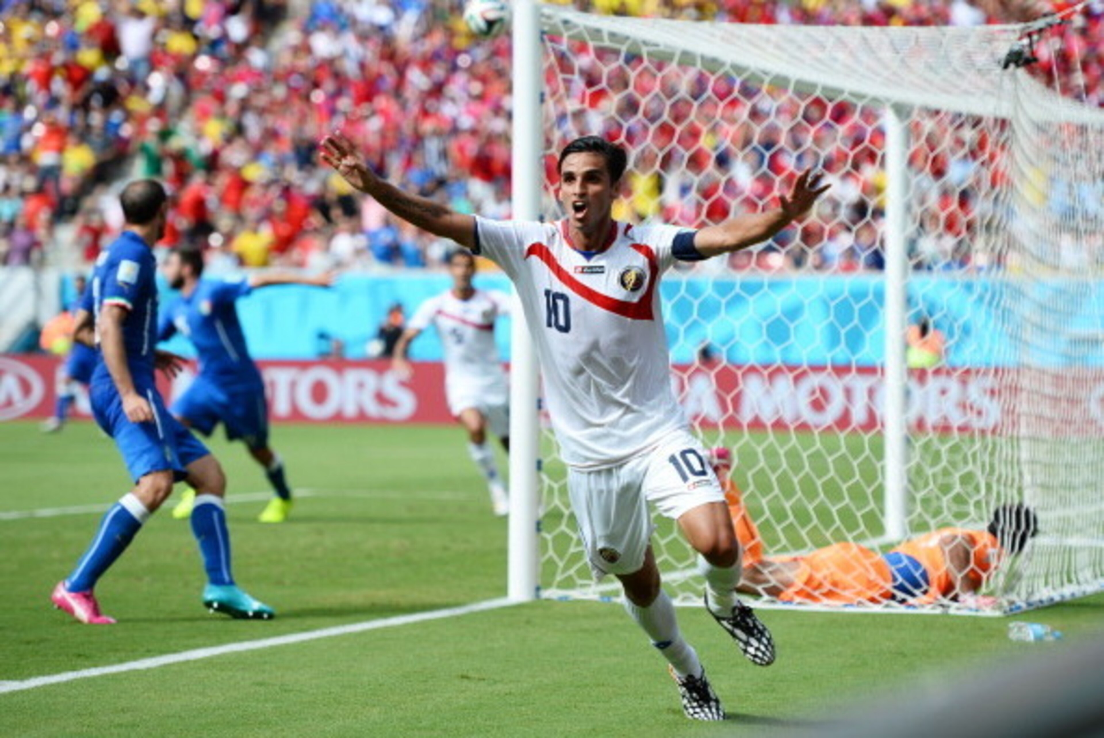 Bryan Ruiz celebrates his winning goal against Italy.