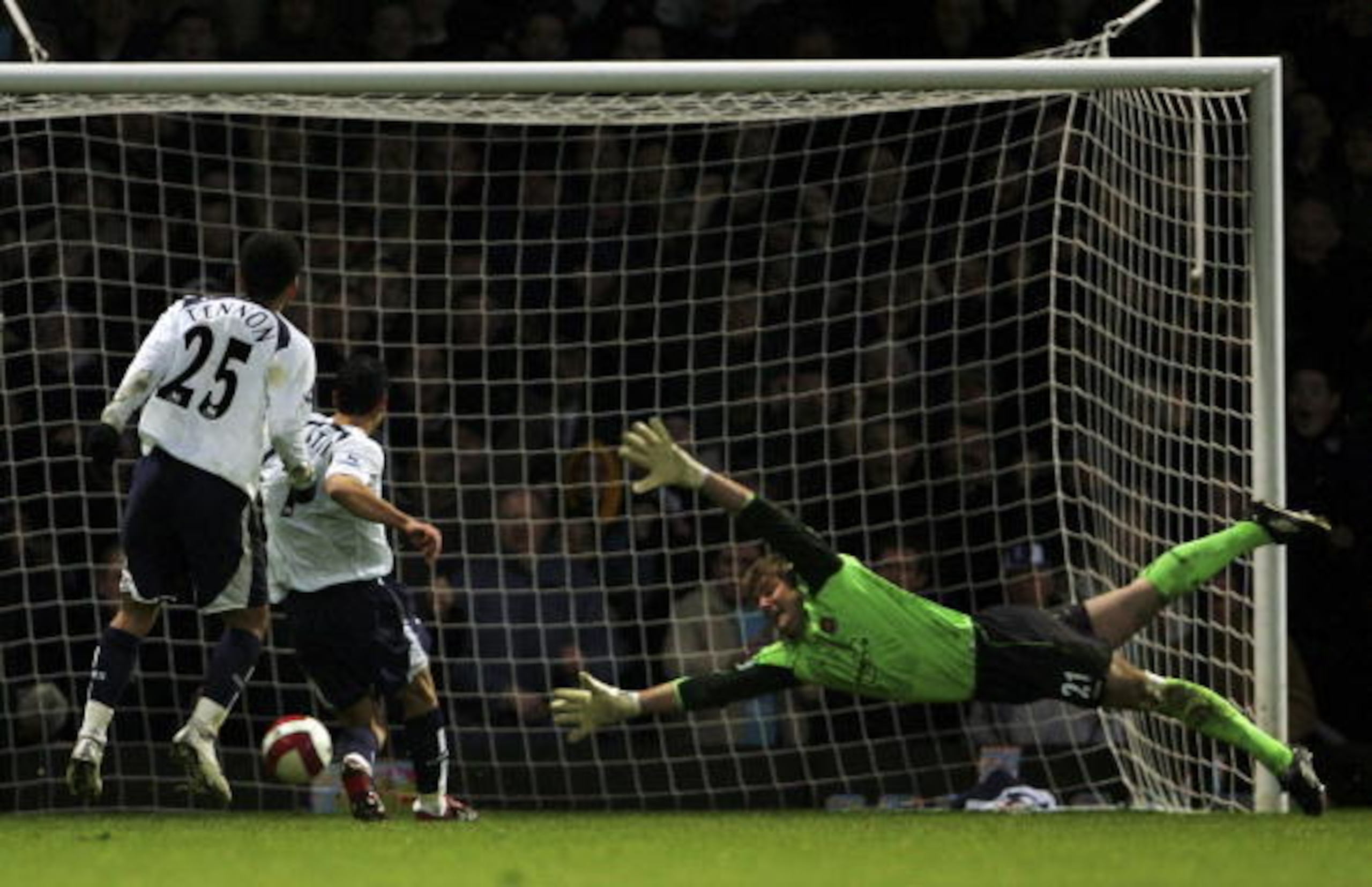 Paul Stalteri seals a memorable 4-3 win over West Ham United.