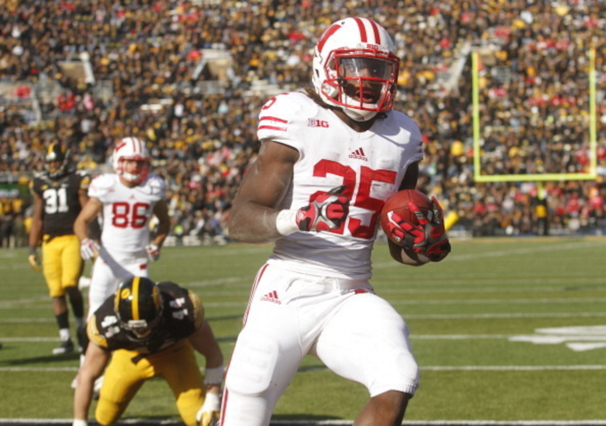 Melvin Gordon and Corey Clement are going to need to carry the Badgers if they want to improve upon last season.