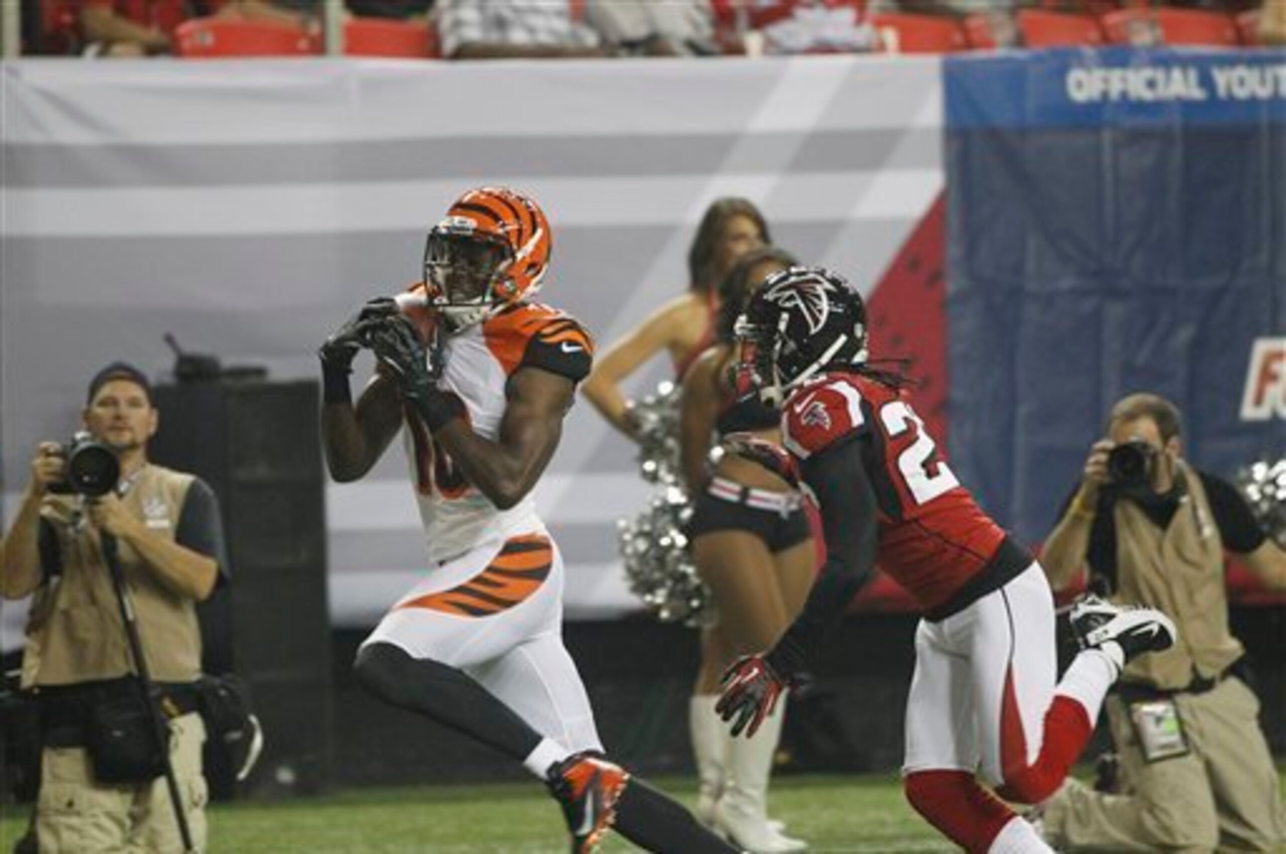 Green's long strides allow him to get by Asante Samuel for the TD