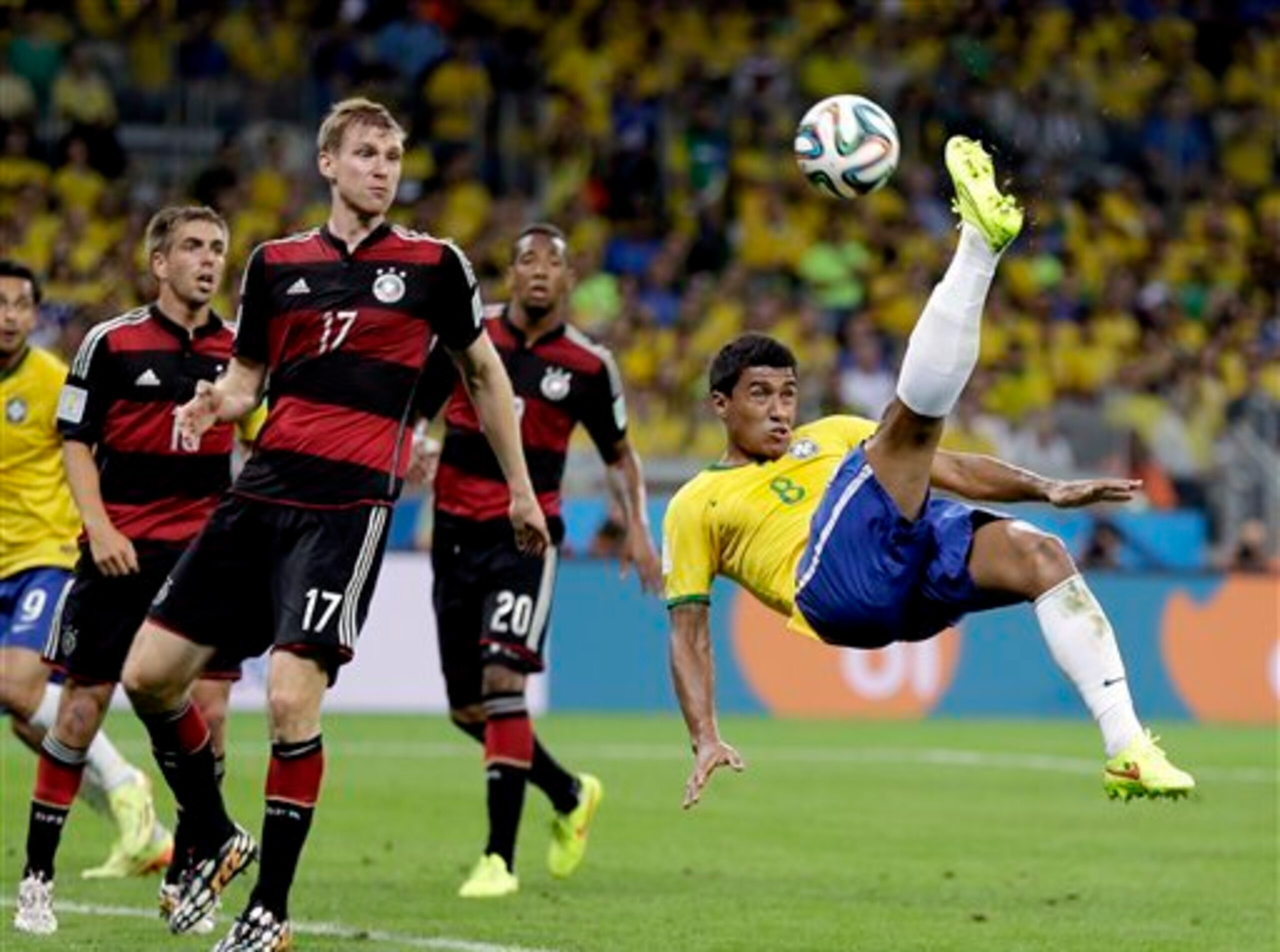 Paulinho's most spectacular attempt to get Brazil back into it did not work.