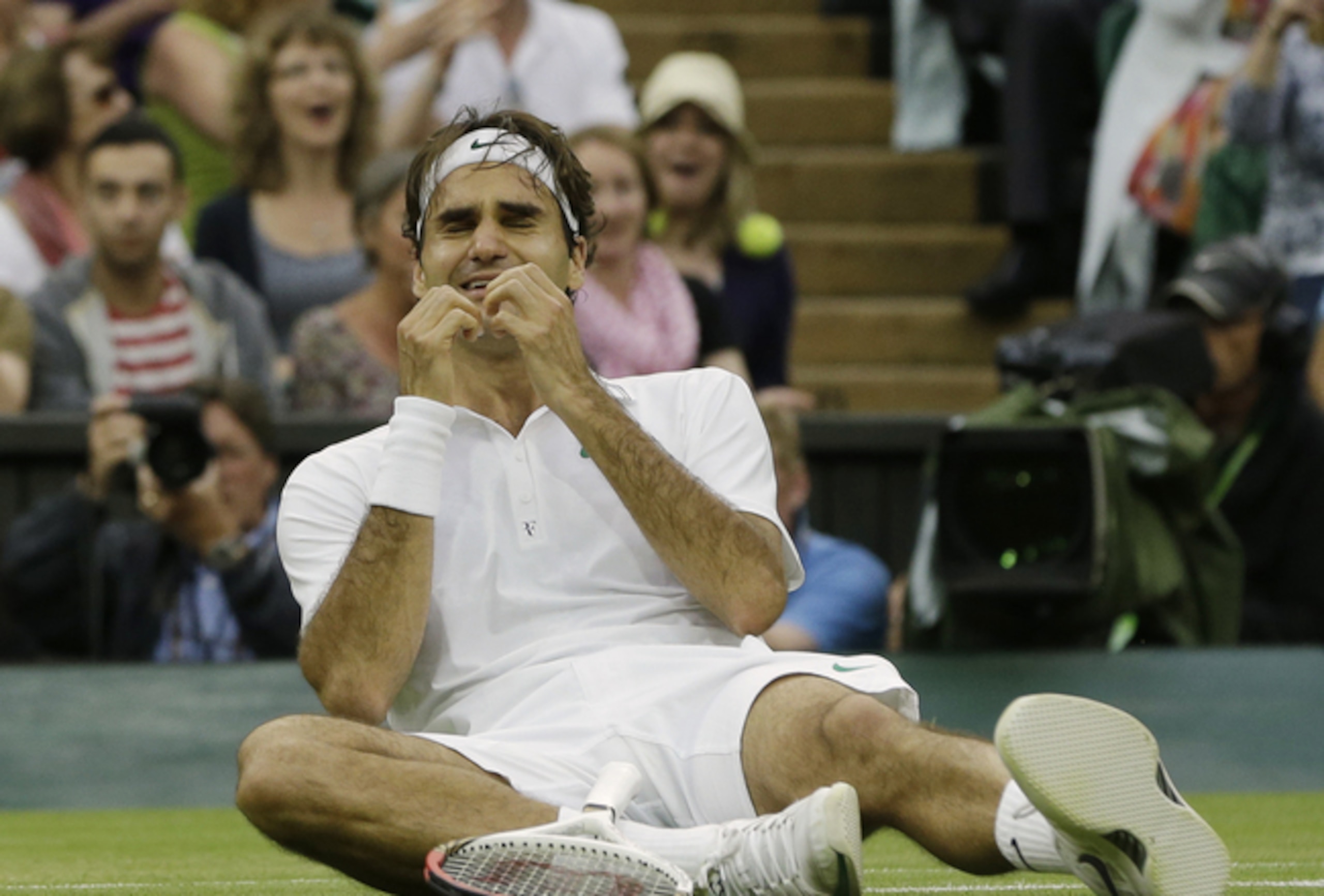 Federer outclasses Britain's first male finalist for 74 years