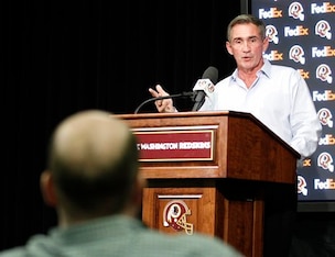 Mike Shanahan holds a press conference