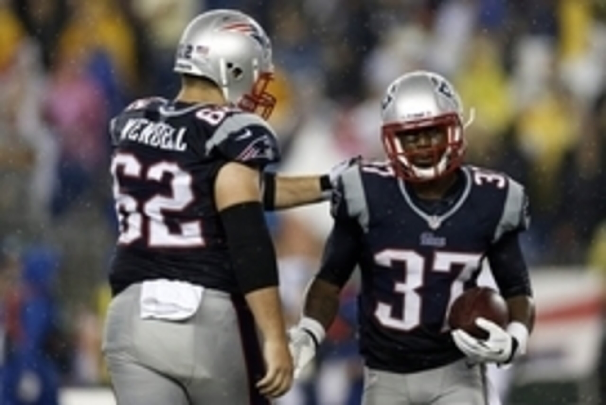 Alfonzo Dennard and Ryan Wendell are among the players involved in camp competitions. Alfonzo Dennard and Ryan Wendell are among the players involved in camp competitions.