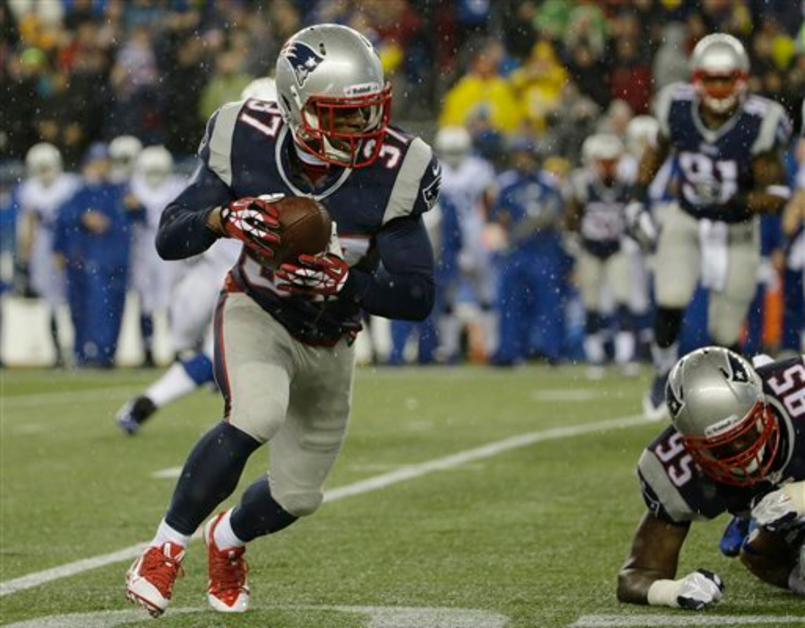 Competition at cornerback will force Alfonzo Dennard to battle for playing time in 2014.