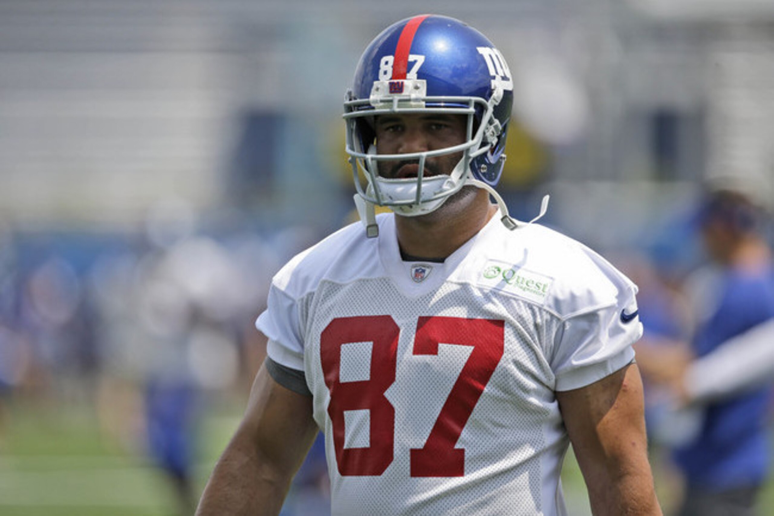 Kellen Davis is trying to make the Giants roster as a tight end.