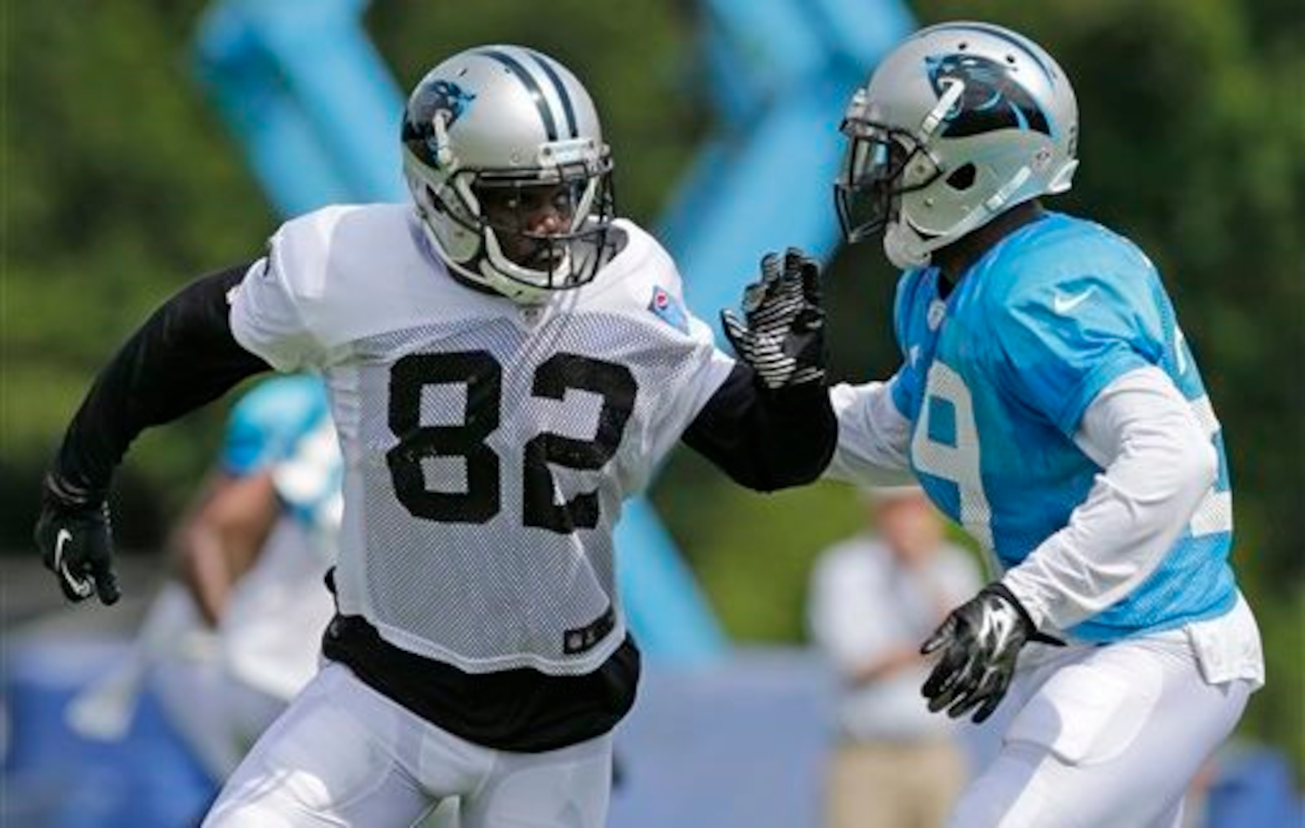 Receiver Jerricho Cotchery creating separation