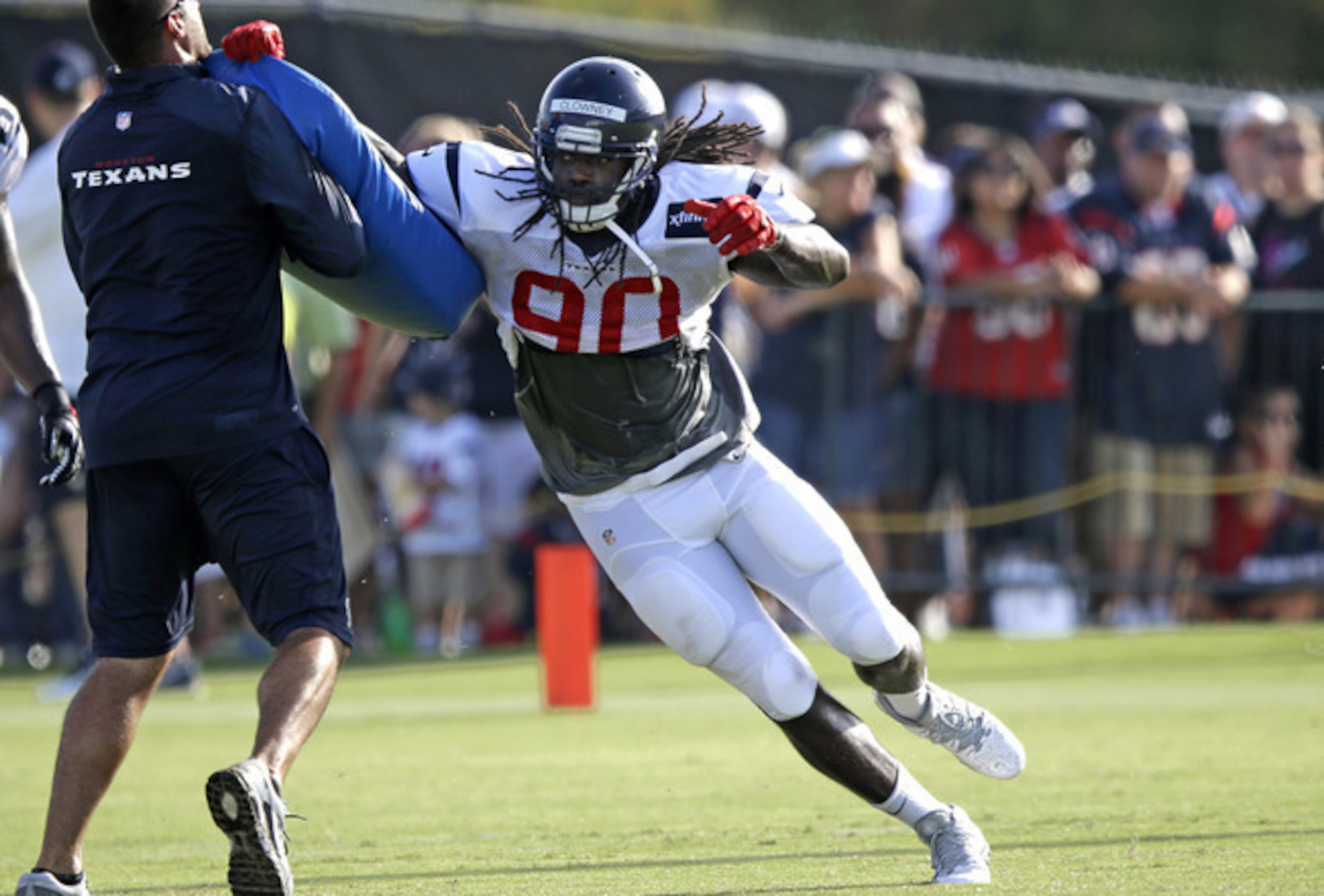 Jadeveon Clowney is showing no ill effects of last month's sports hernia surgery.