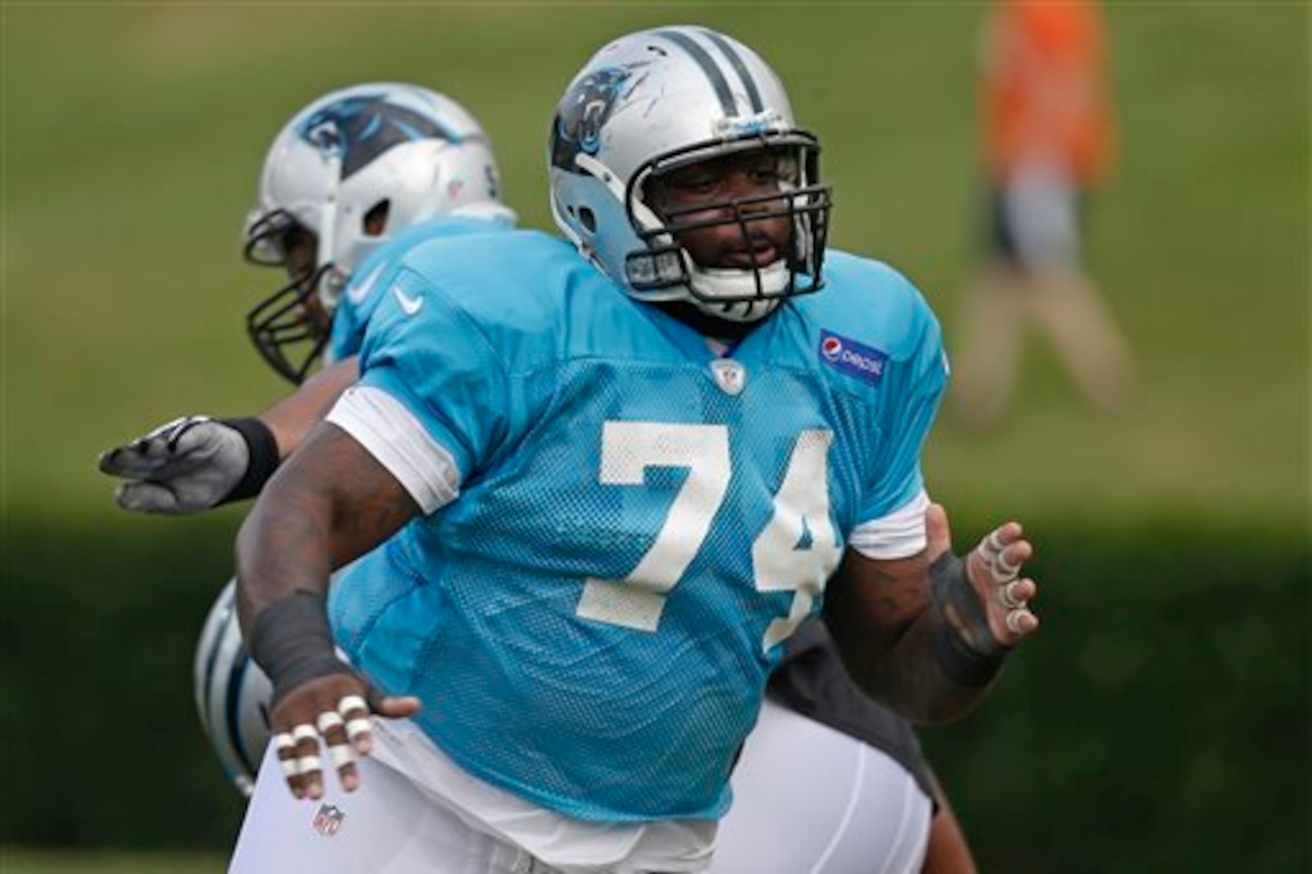 Defensive tackle Casey Walker
