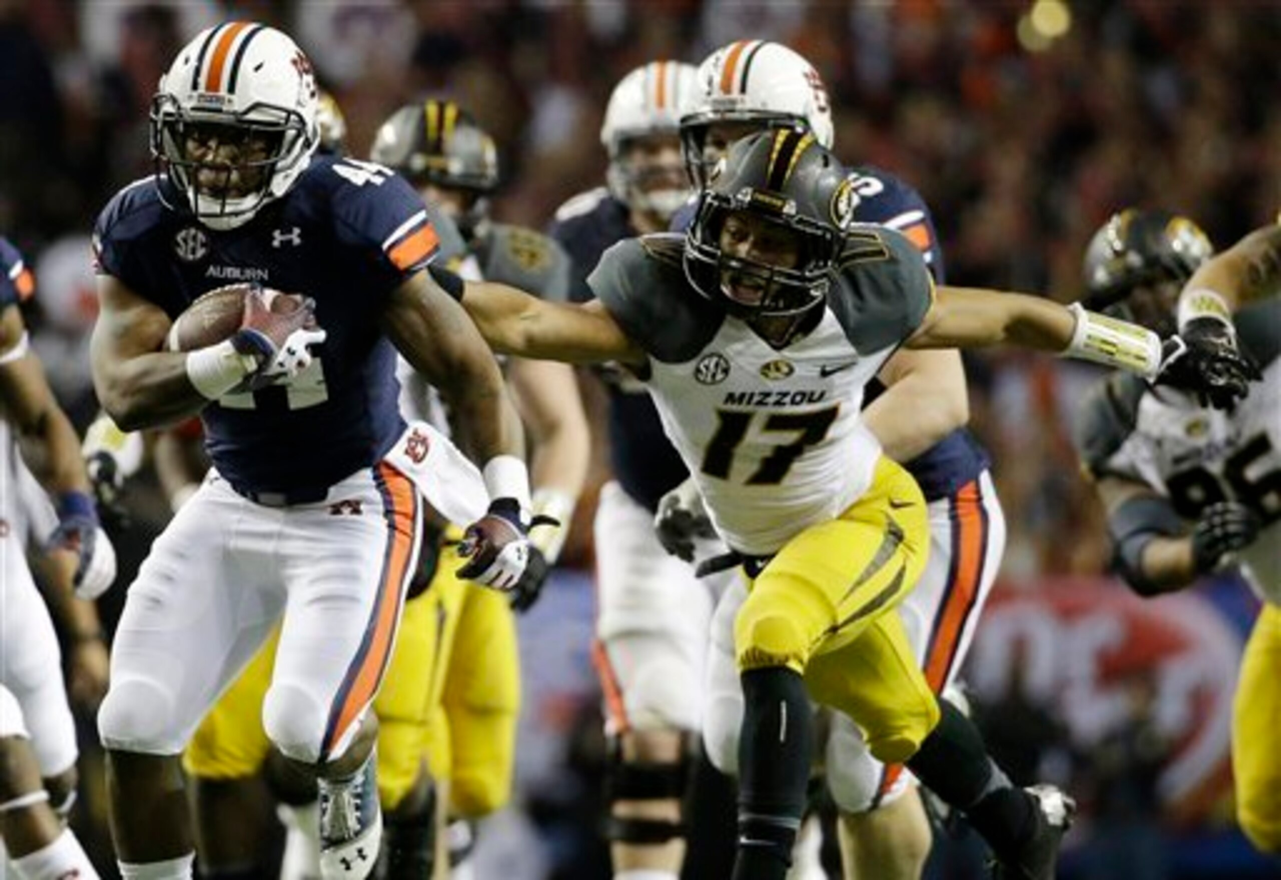 Tailback Cameron Artis-Payne should play a big role in Auburn's offense this fall. Tailback Cameron Artis-Payne should play a big role in Auburn's offense this fall.