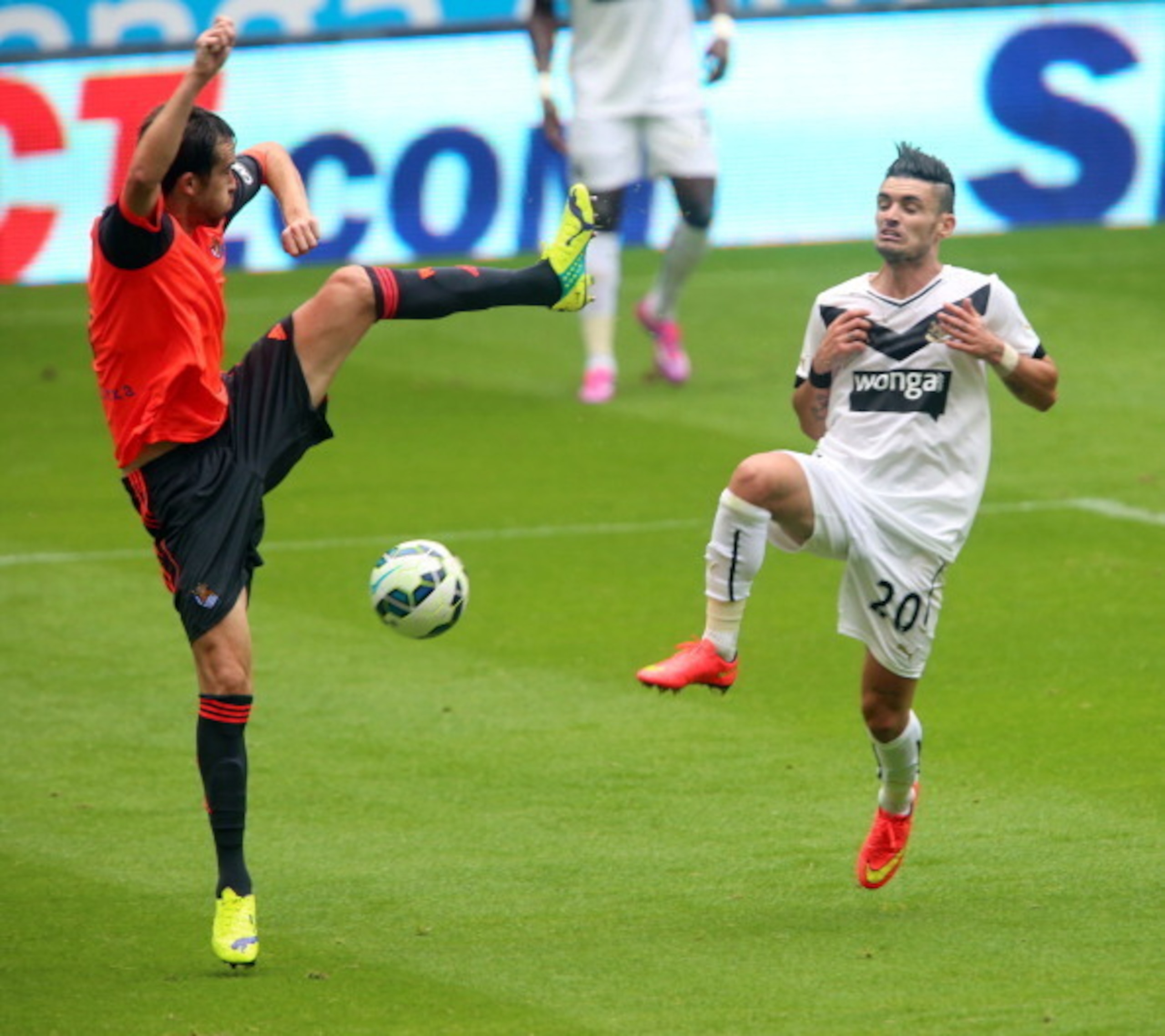Remy Cabella (right)