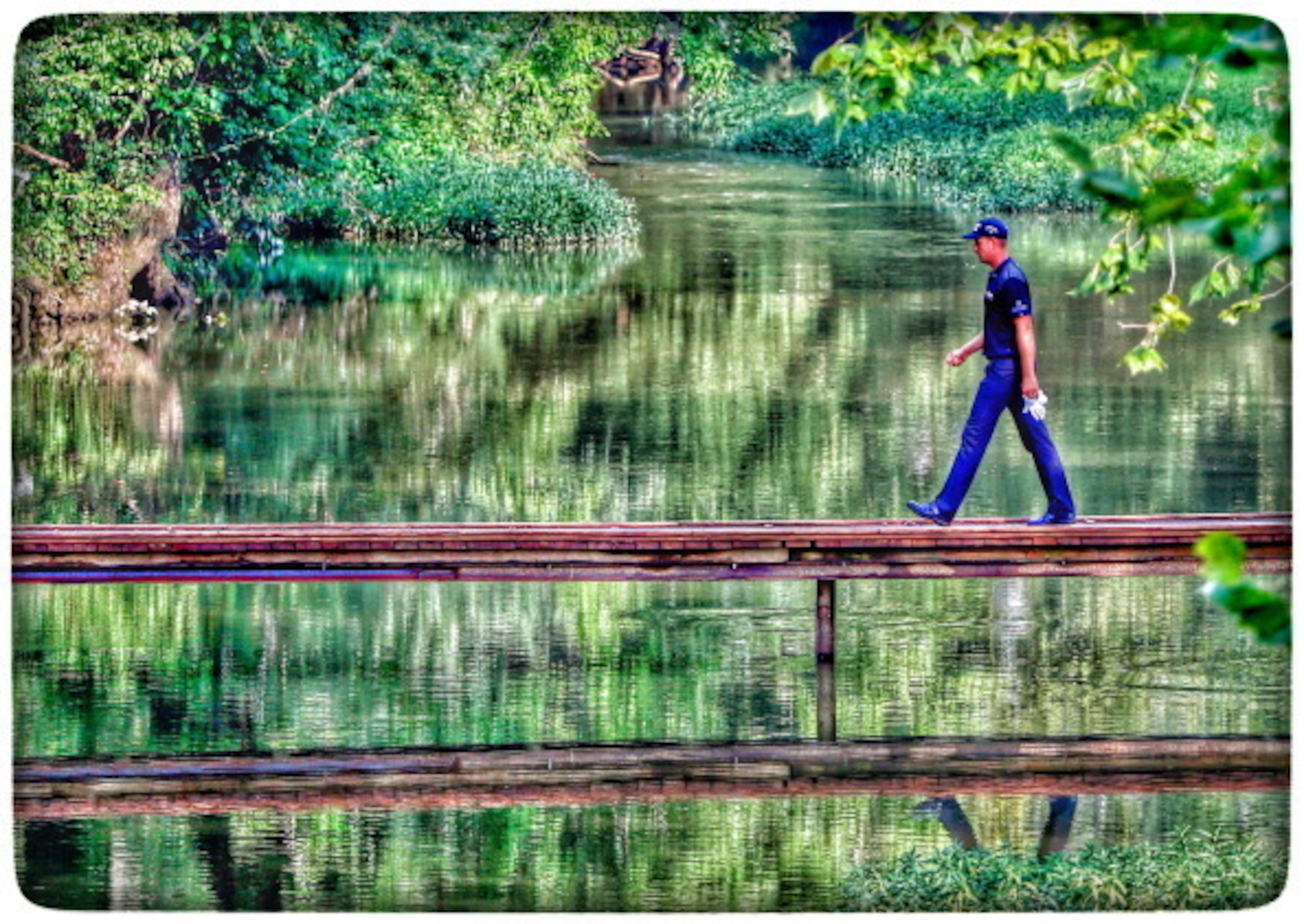 Henrik Stenson on his way to a green at Valhalla Sunday.