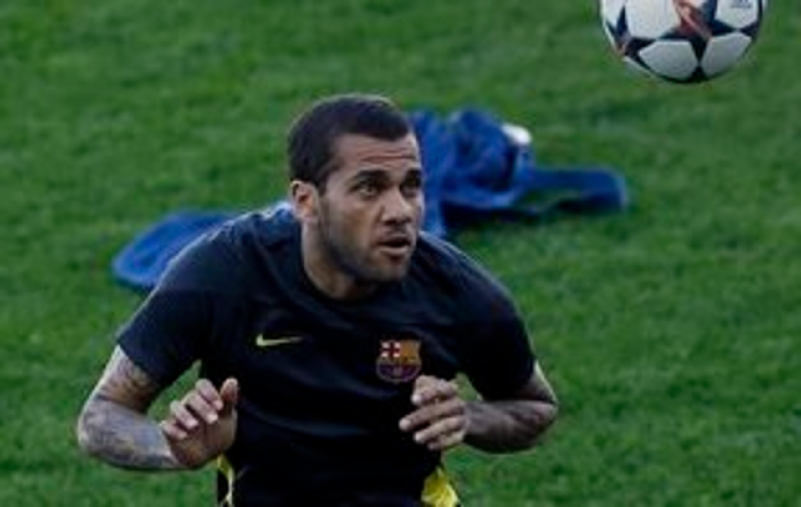 Will Dani Alves keep his place at the expense of Martin Montoya?