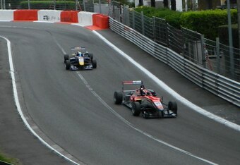 Marciello leads Carlos Sainz Jr. at Pau.