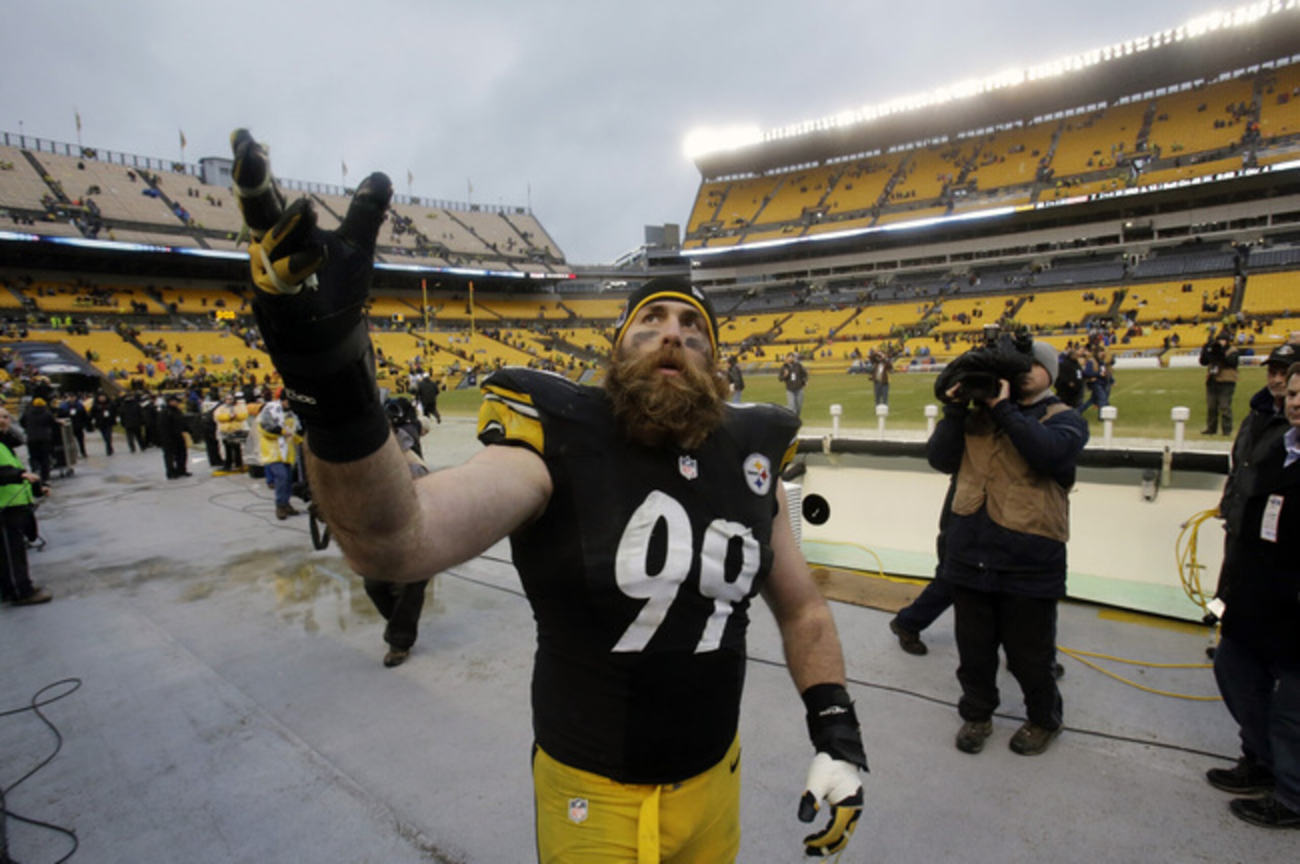 It turns out that Brett Keisel was not saying goodbye to the fans at Heinz Field after the Steelers defeated the Browns in the 2013 season finale.