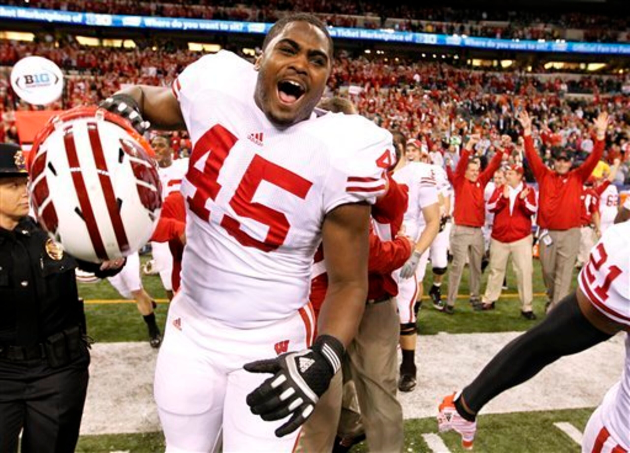 Wisconsin defensive lineman Warren Herring